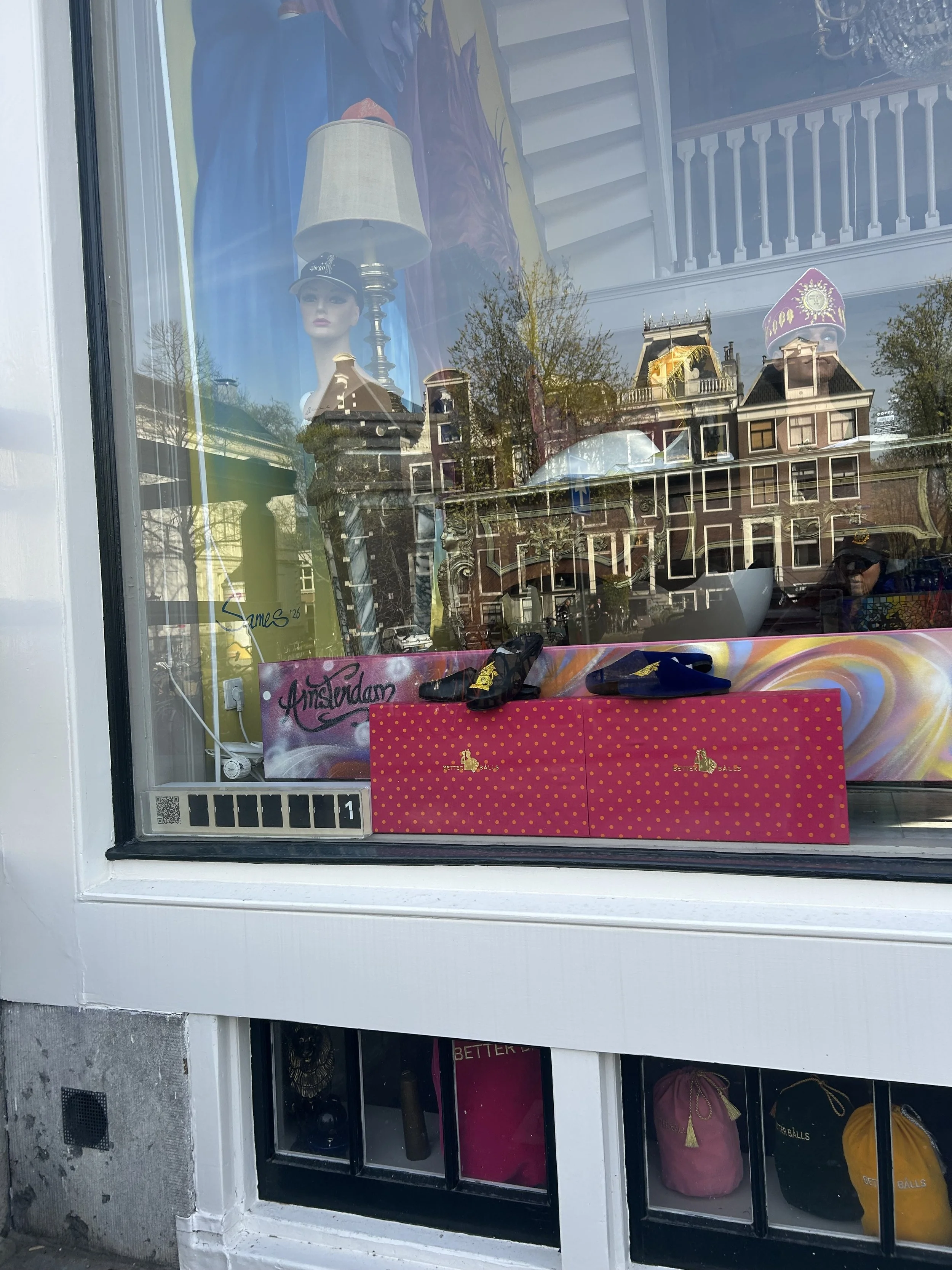 BETTER BÅLLS fashion and contemporary art showroom