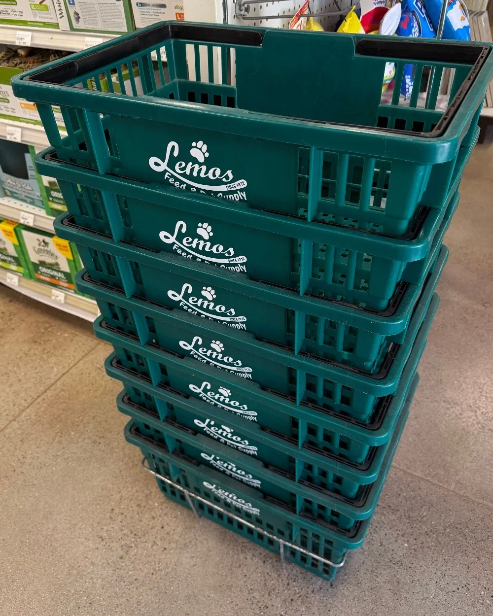 Grab a basket ~ It's the LAST DAY to shop our biggest sale yet!! 💚 Stock up on your pet's favorites while saving yourself money &amp; shopping local! It's a win, win, win.

#anniversarysale #mypetsayslemos #centralcoastpets #shoplocal #petsupplies