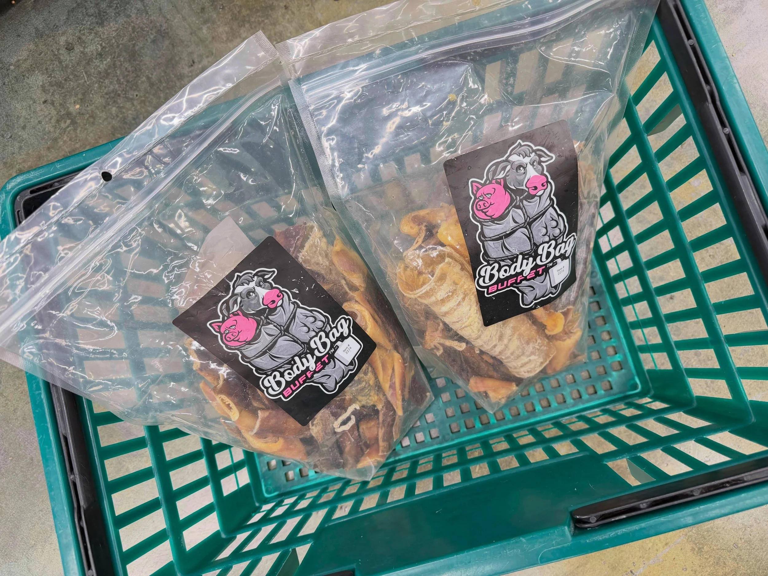 Stockin&rsquo; up on these bad boys!🐷 Your dog will be drooling when you bring these home! 50% off all week!

#mypetsayslemos #greatlakes #dogchew #dogtreats #dealoftheweek