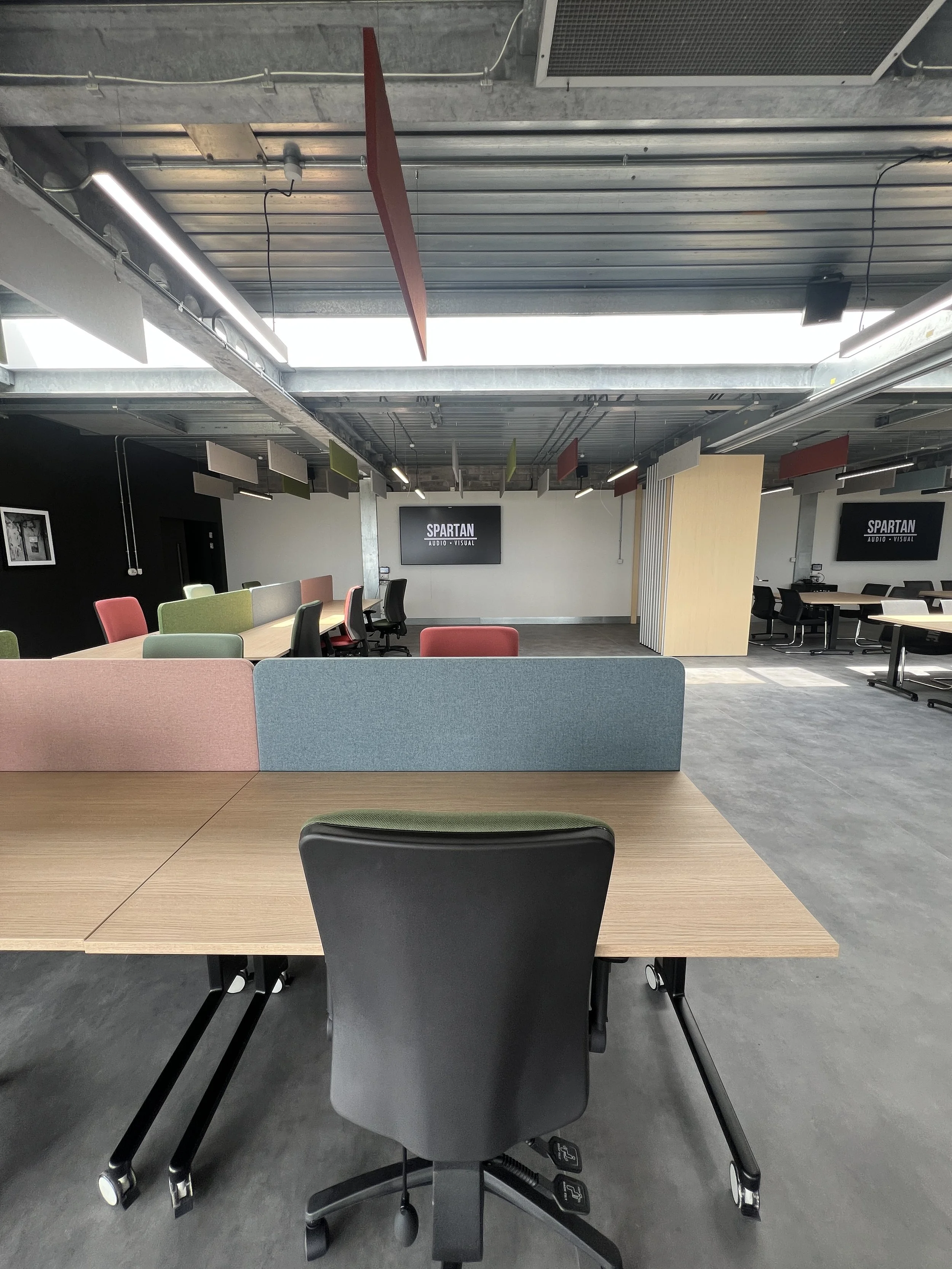 Two 43” Newline displays flexible room setup, as a divider allows the room to be used either combined or separately.