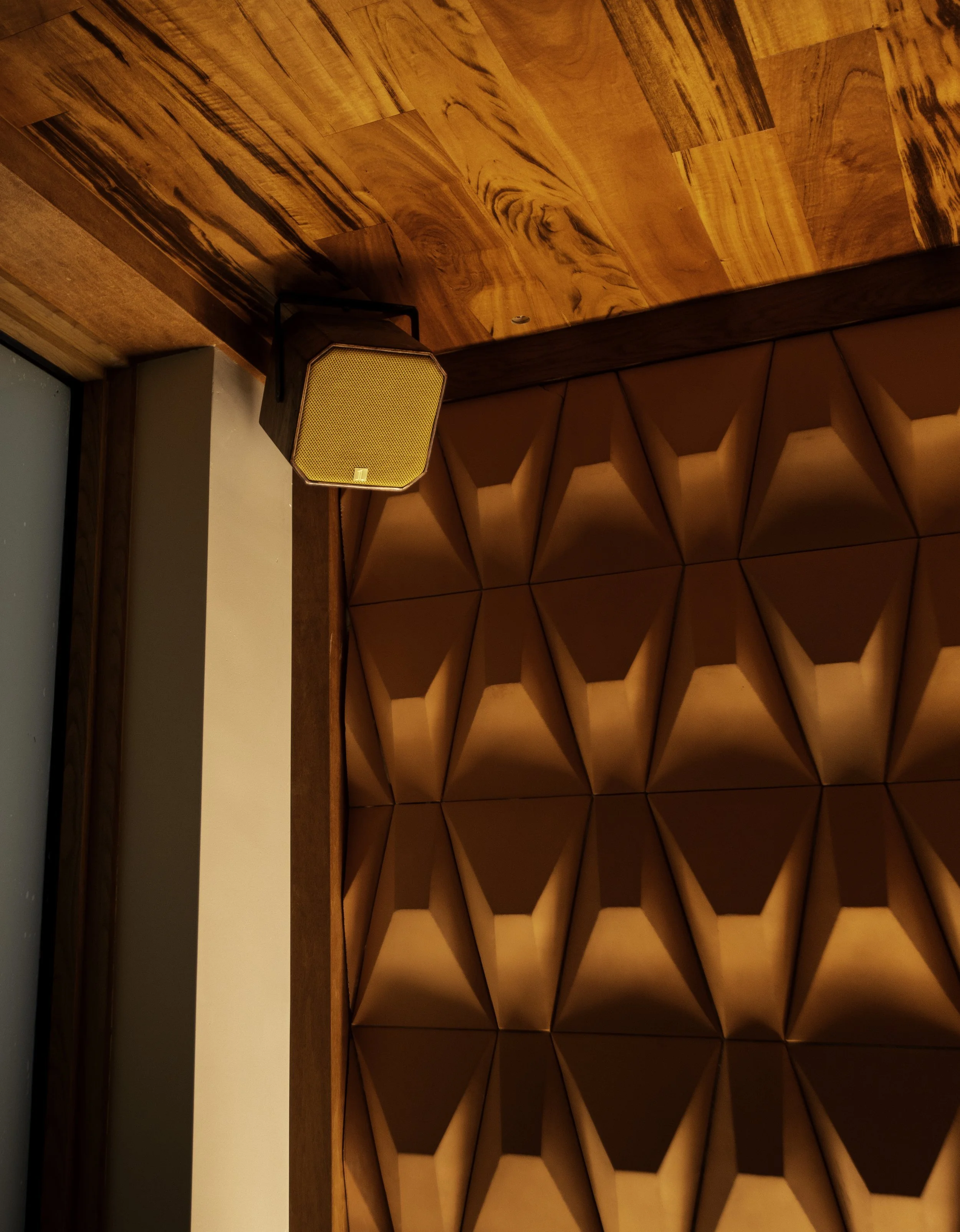 1Sound speaker bringing high end bougie audio to hotel