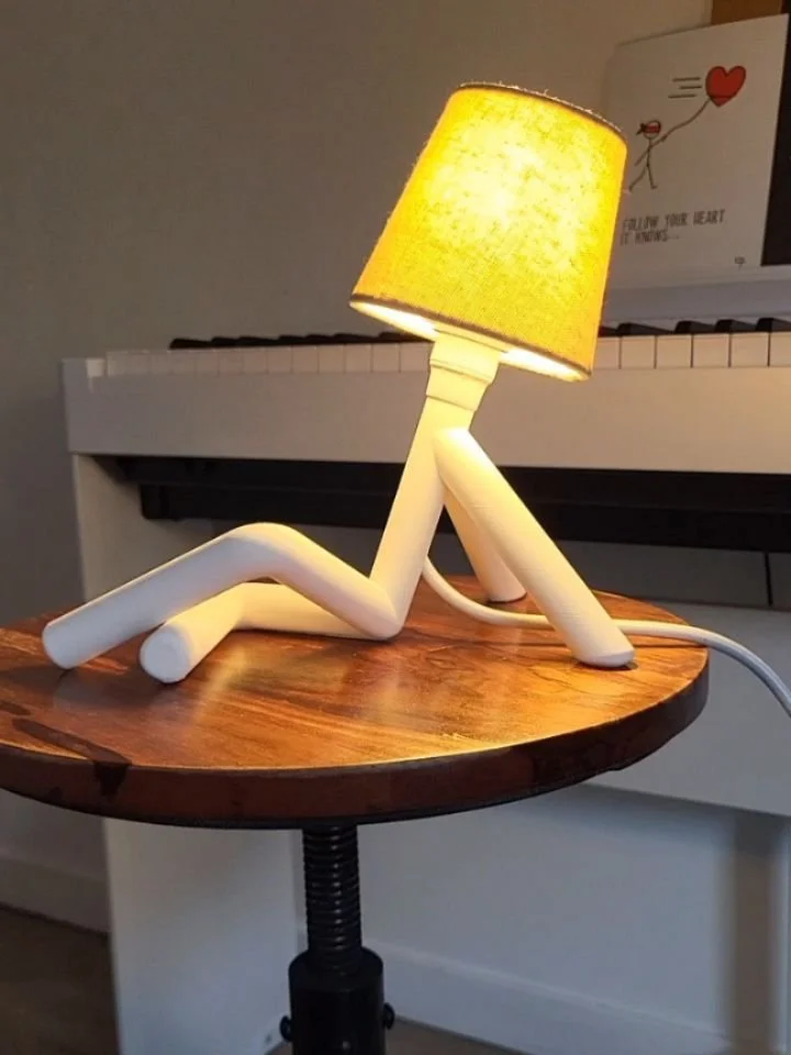 Bonsoir &agrave; tous ! 😉

J'ai le plaisir de vous pr&eacute;senter la nouvelle lampe brightmood ! 🎉 (&agrave; l'&eacute;tat de prototype encore)

Apr&egrave;s Charly (le bonhomme assis), voil&agrave; son fr&egrave;re :  Max (la lampe qui se relax)