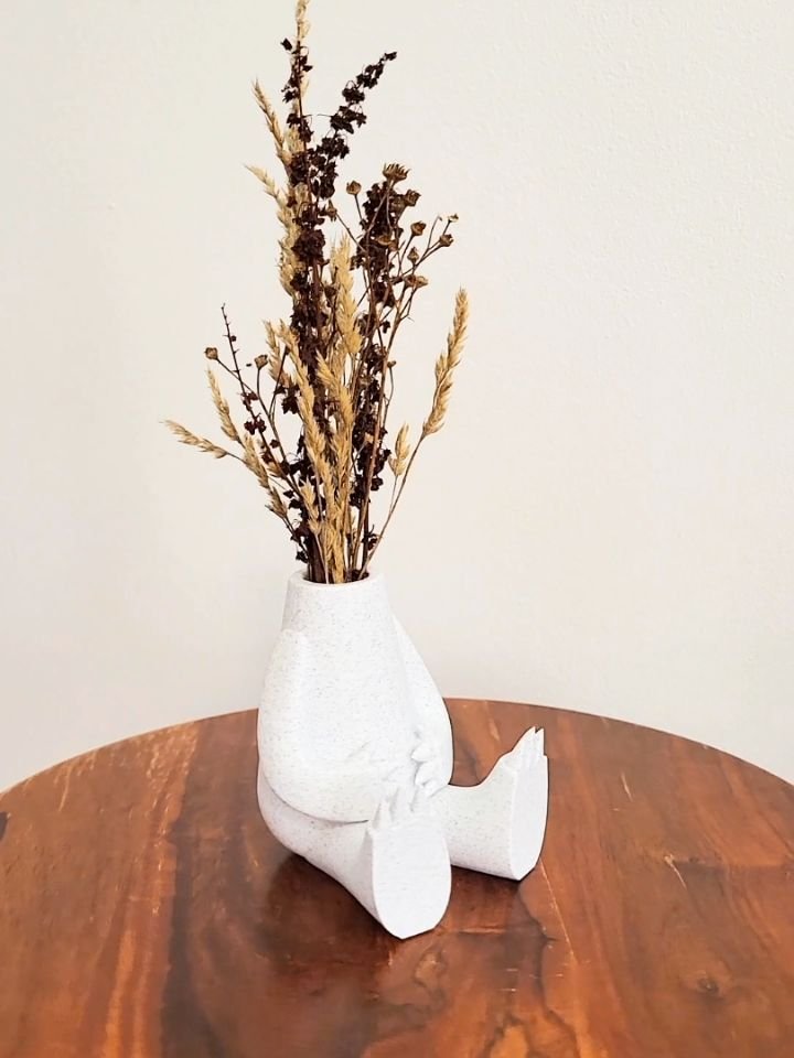 Hello ! 😃

Grounch s'est assis ! Je crois qu'il en avait un peu marre d'&ecirc;tre tout le temps debout. Soit &ccedil;a, soit c'est la raclette d'hier qui a du mal &agrave; passer 🧀🤭 Ahah. 
Une petite sieste, et &ccedil;a repart ! (Ou &ccedil;a re