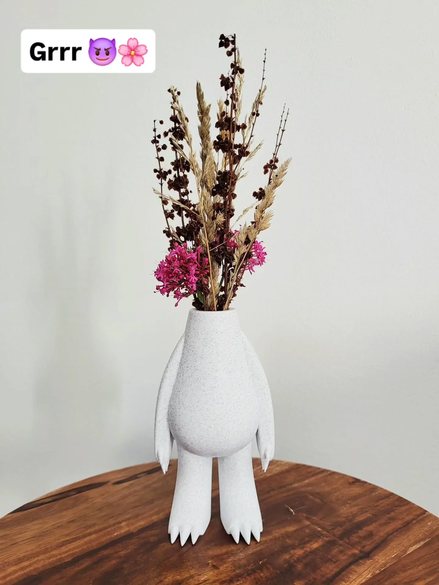 Bonjour &agrave; tous ! 👋☀️

J'esp&egrave;re que vous allez bien en cette fin de semaine ! 

Je vous pr&eacute;sente la nouvelle cr&eacute;ation brightmood (d&eacute;riv&eacute;e du monstre Grounch 😈) : 
Le pot pour fleurs s&eacute;ch&eacute;es ! ?