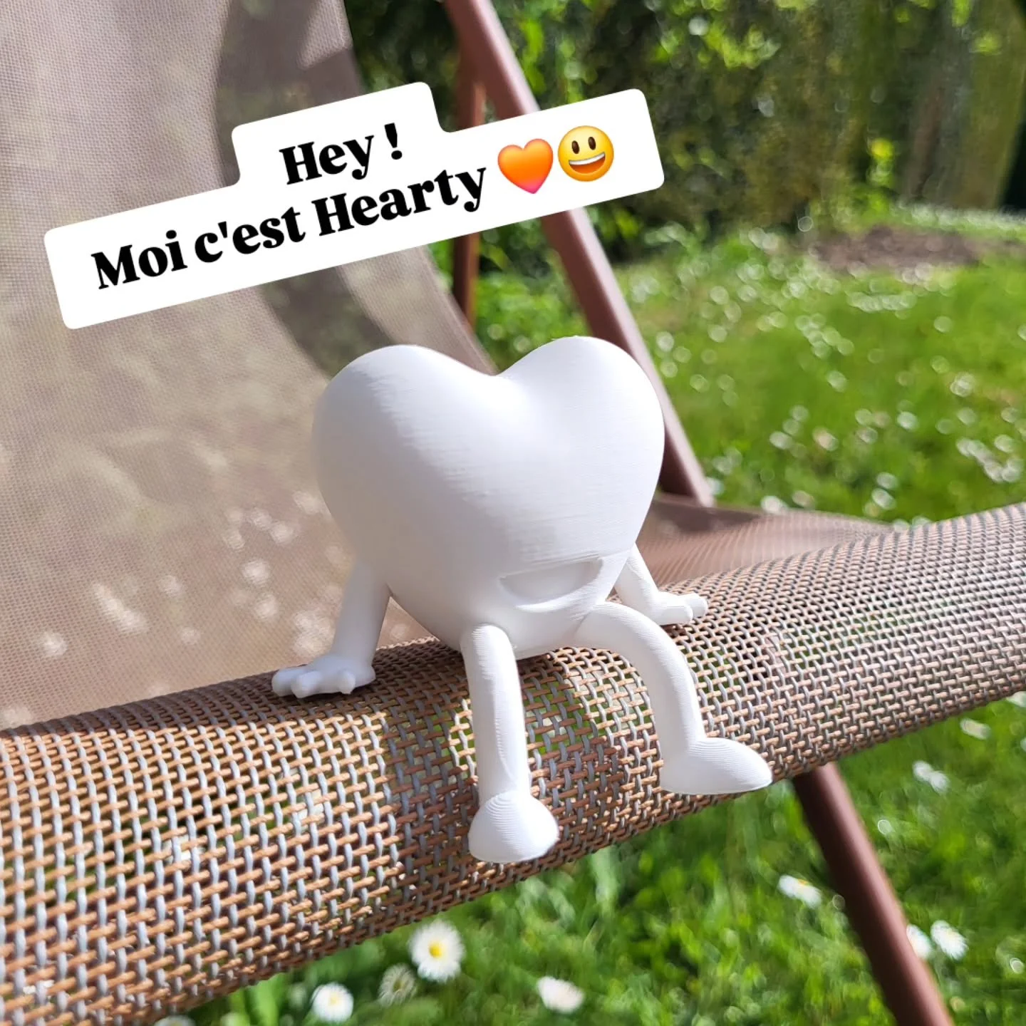 Hey ! 😃

J'ai le plaisir de vous pr&eacute;senter la nouvelle figurine d&eacute;co brightmood : Hearty ! 🤩🎉 (le petit coeur qui donne le smile)

Il est le digne fr&egrave;re de Lovy ! De l'amour (toujours), du fun et de la mignonnerie (oh oui !).
