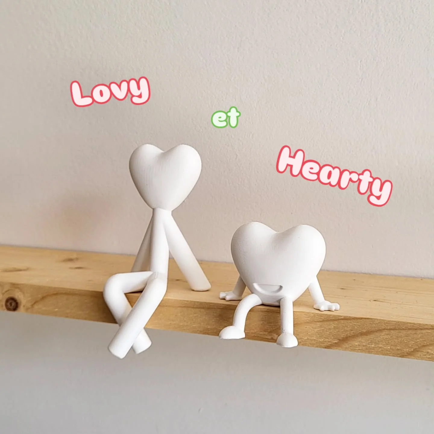 Hello &agrave; tous ! 😊

Vous avez &eacute;t&eacute; nombreux (se) &agrave; les remarquer sur leurs petites &eacute;tag&egrave;res, &agrave; les trouver mignons et attachants...
Mais surtout, vous les avez ADOR&Eacute; en duo ! 😍

C'est vrai qu'ils