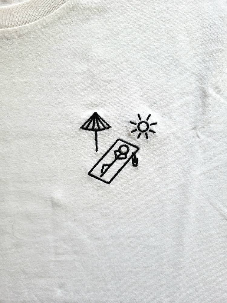 Tee shirt_blanc_modèle Bronzage plage_broderie.jpg
