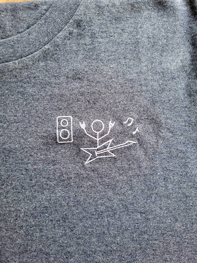 Tee shirt_bleu_modèle Rock N roll_broderie.jpg