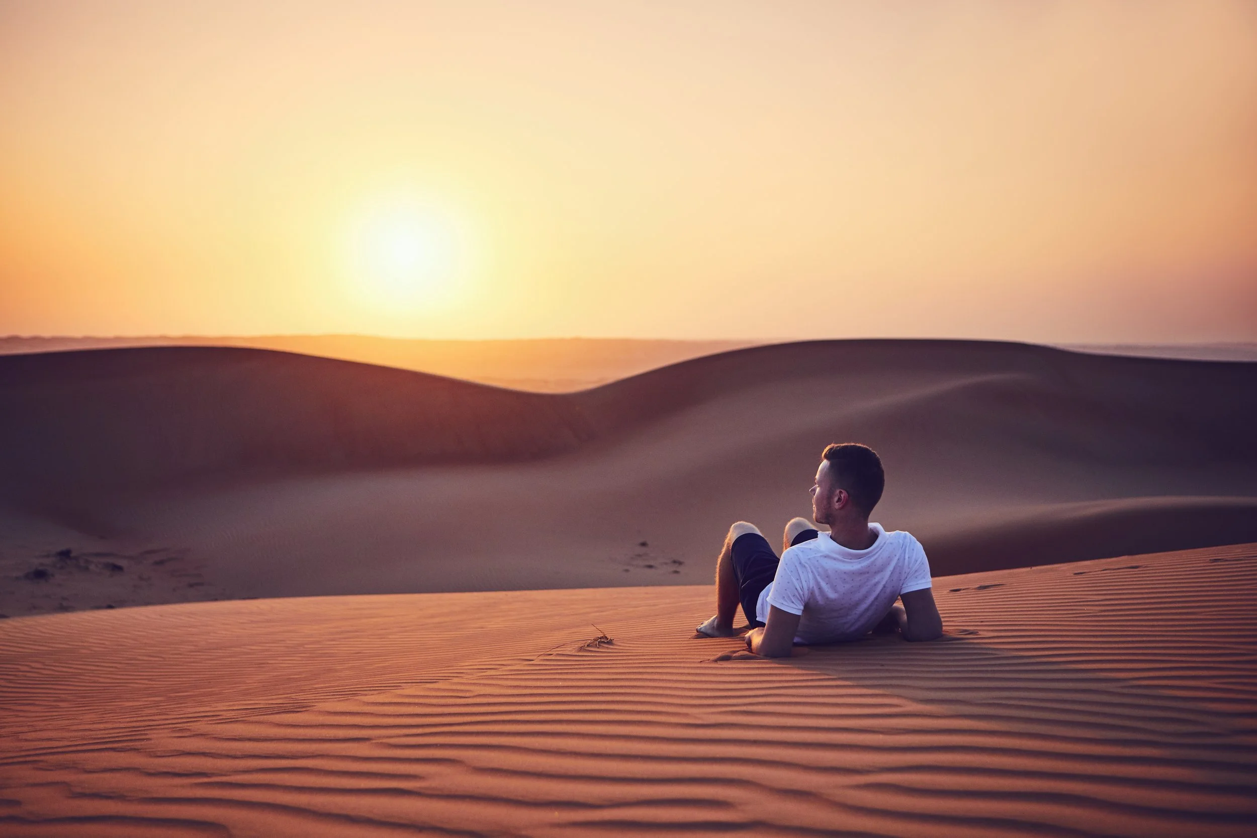 idyllic-sunrise-in-desert-2026-01-08-01-34-18-utc.jpg