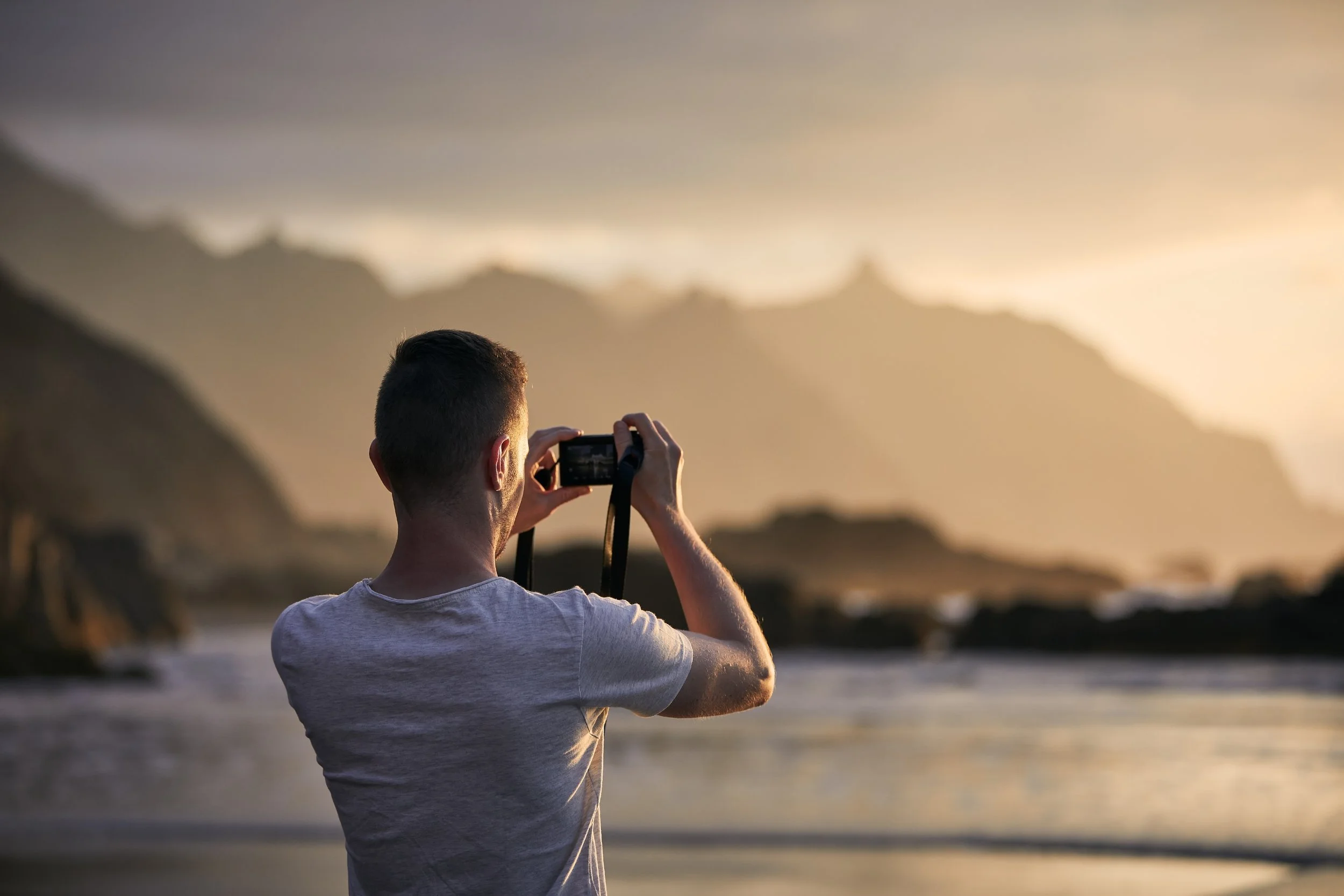 man-during-photographing-landscape-with-cliff-at-s-2026-03-18-20-48-37-utc.jpg