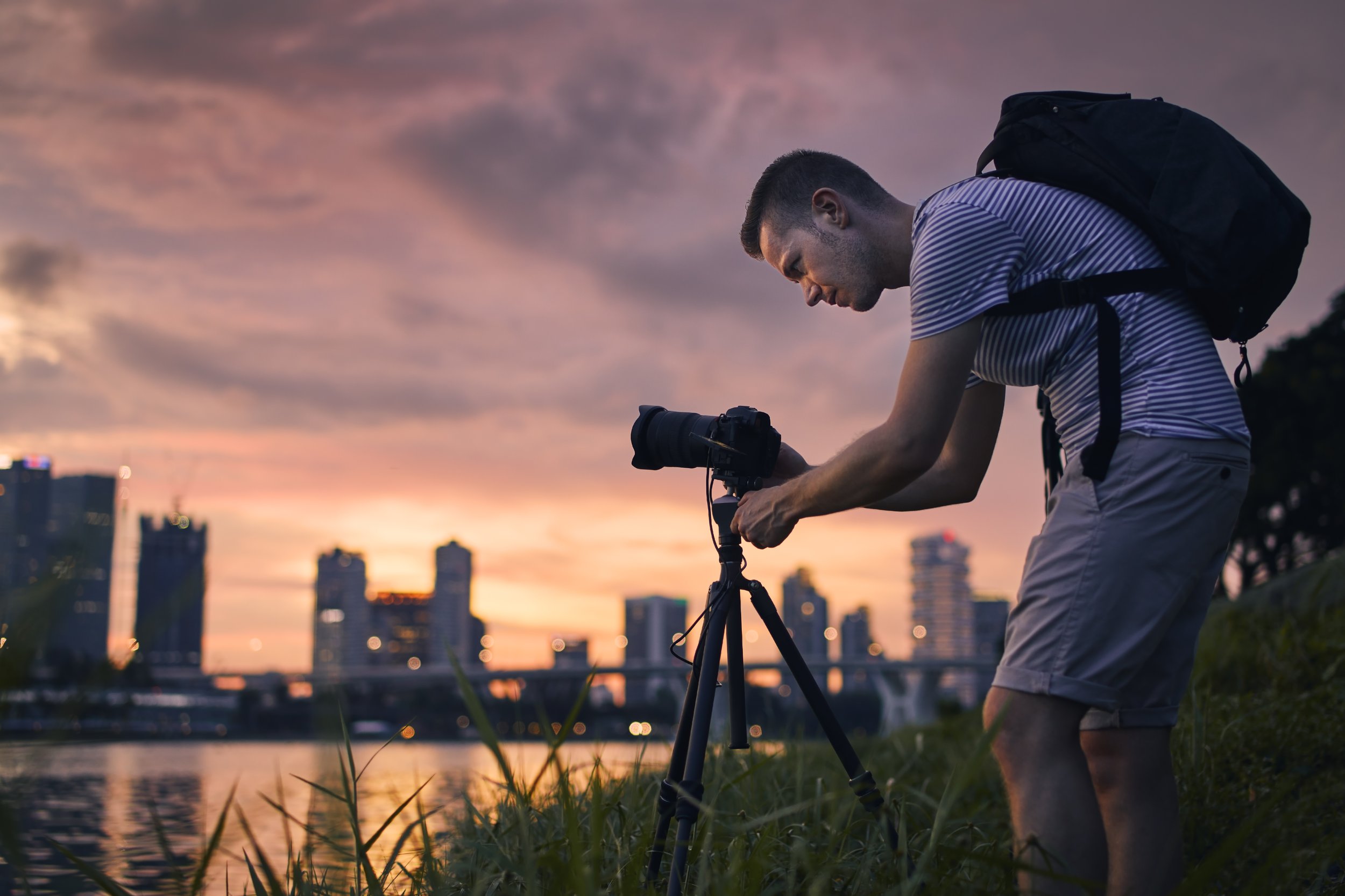 photographer-adjusting-camera-in-city-at-sunset-2026-01-08-01-35-18-utc.jpg