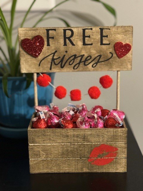 Free Kisses - Valentines.jpg