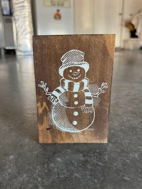 Snowman shelf sitter