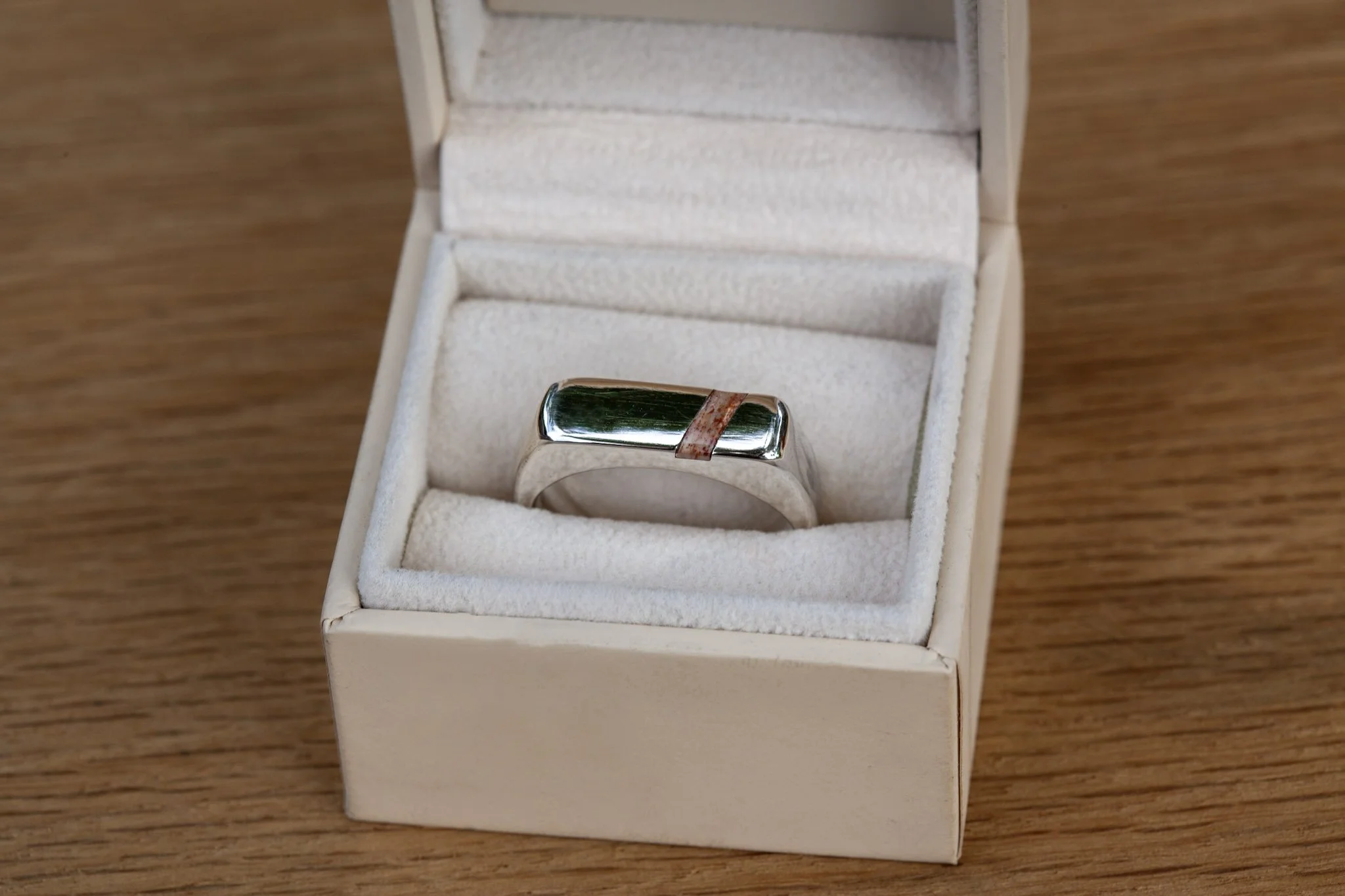01 / SIGNET