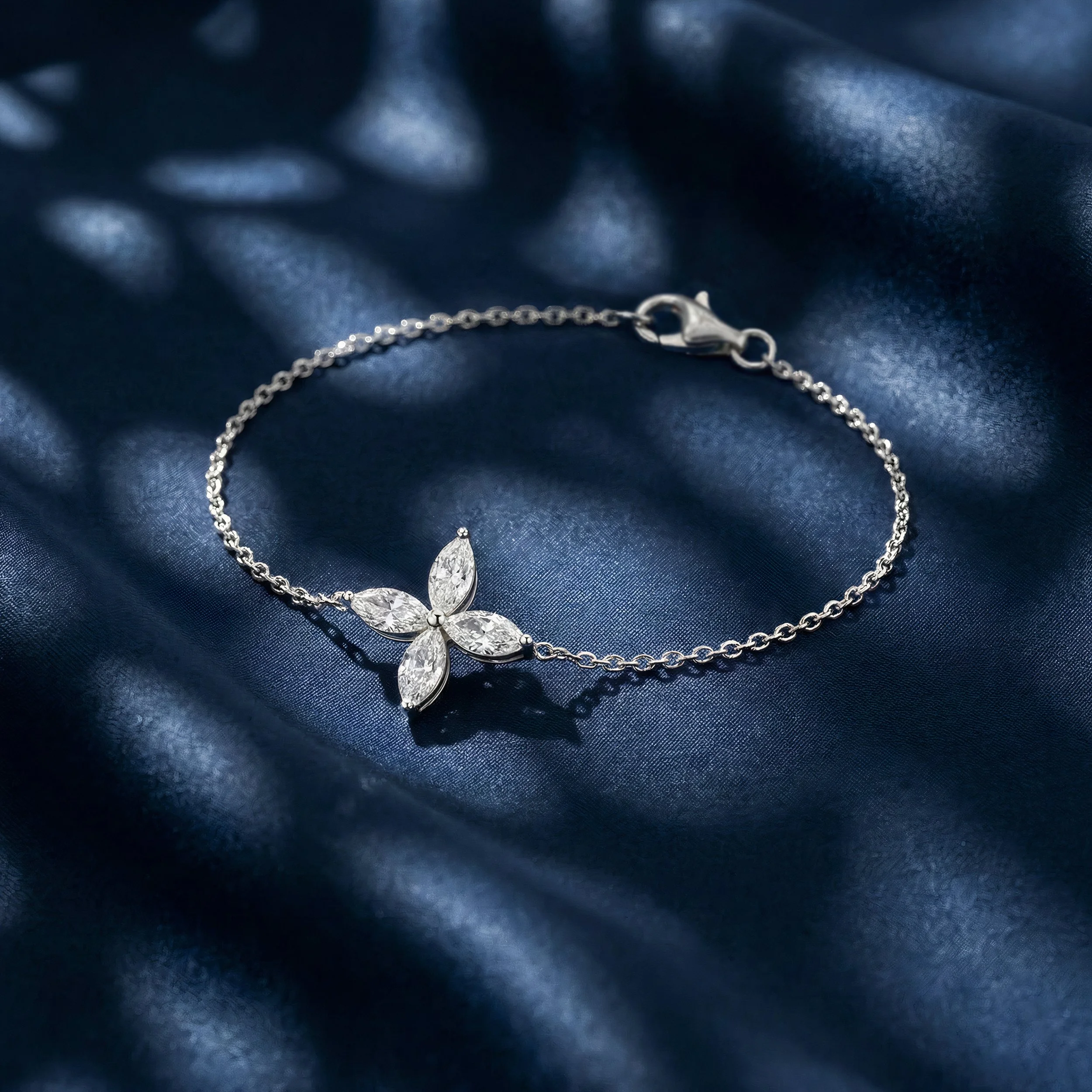Diamond Blossom bracelet in white gold