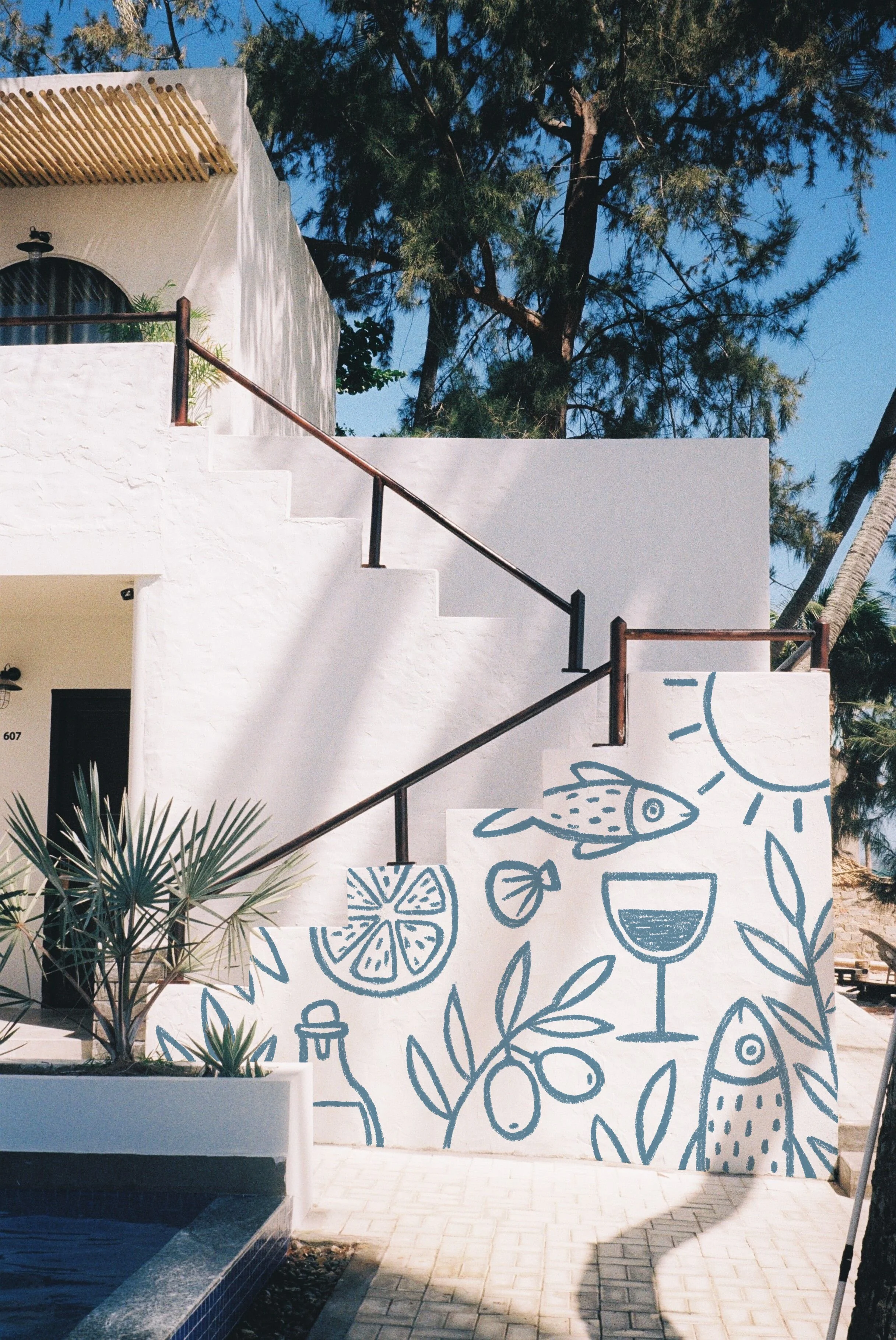 escalera patio mediterranio copia.jpg