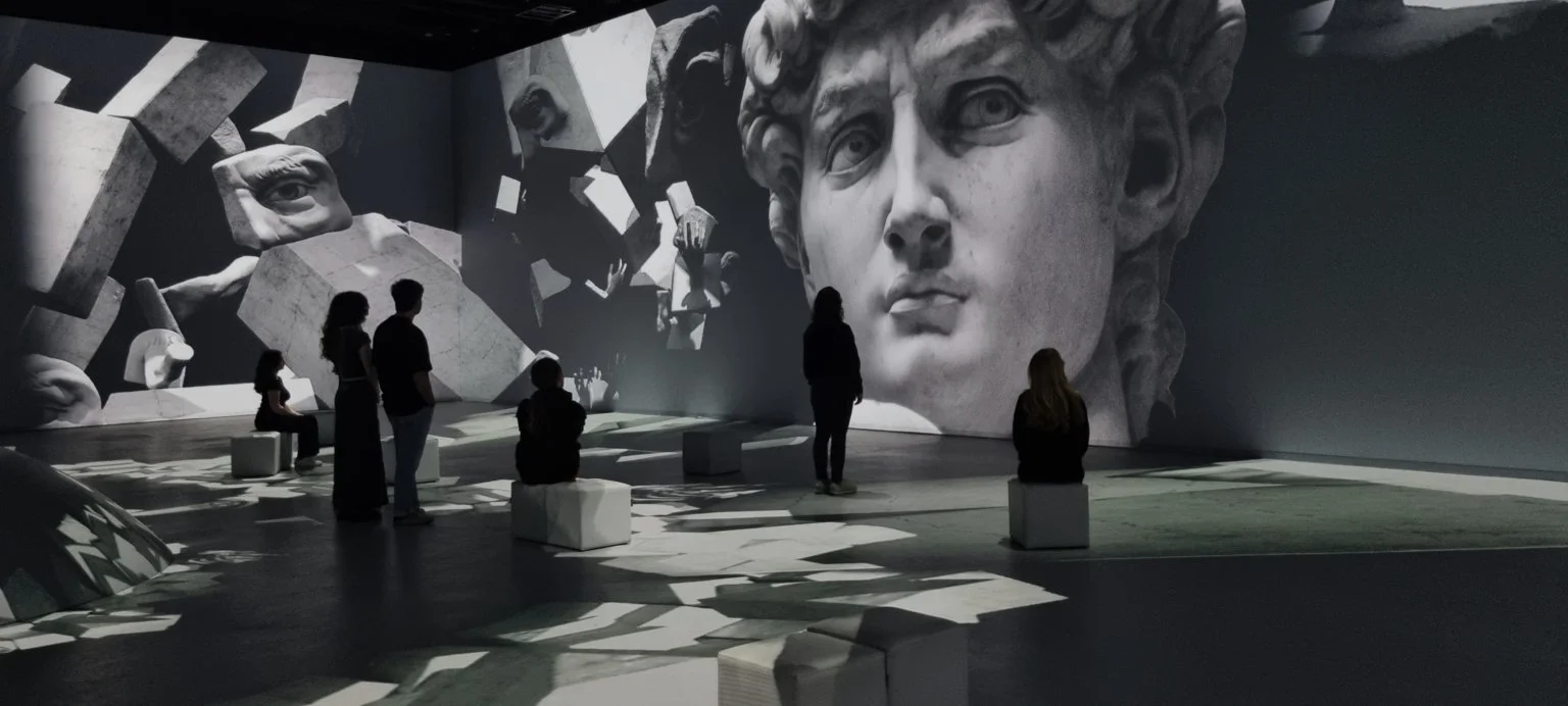 VISITA // Leonardo VS Michelangelo: una experiència immersiva privada