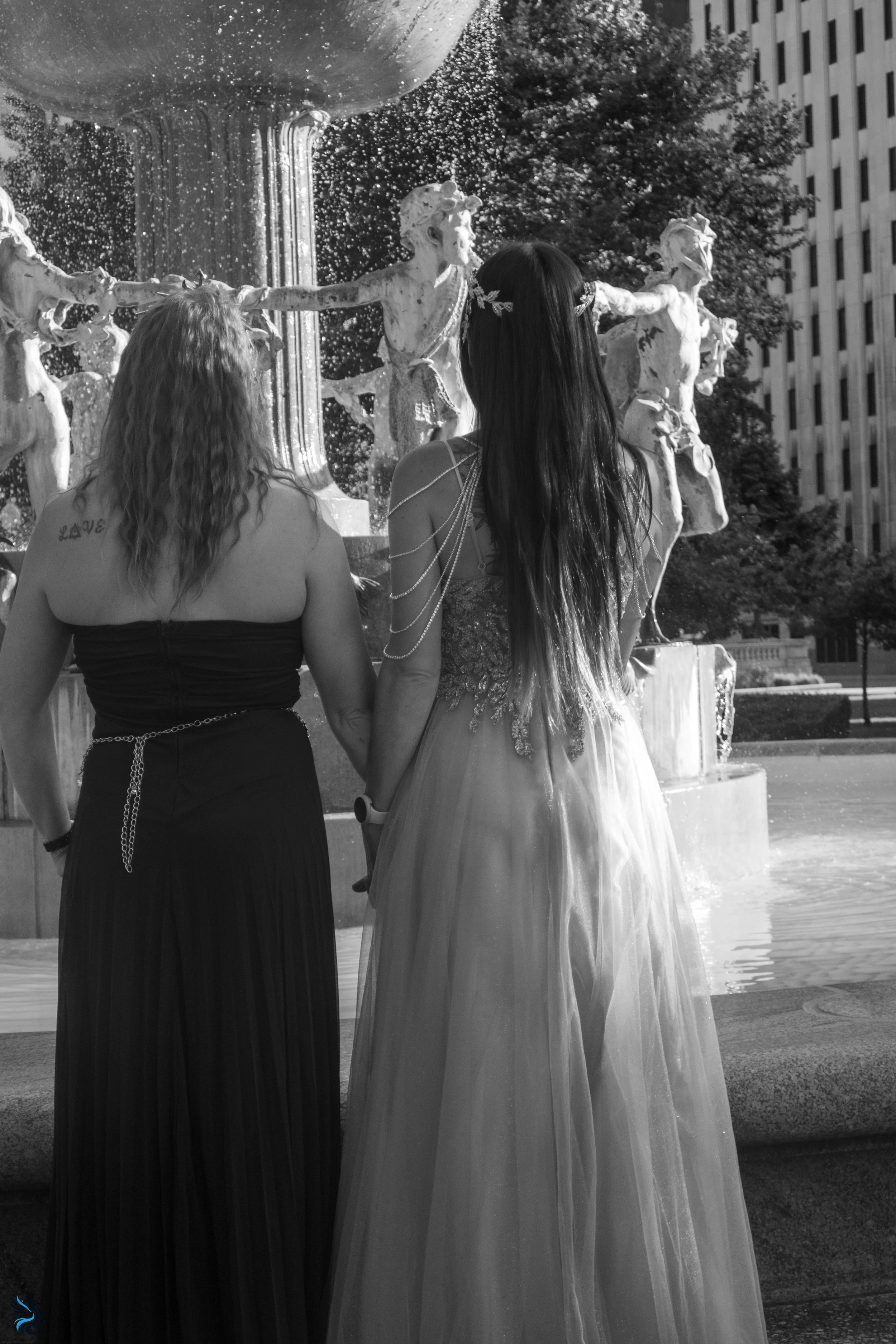 Rachel & Kaitlyn Depew Fountain-21.jpg