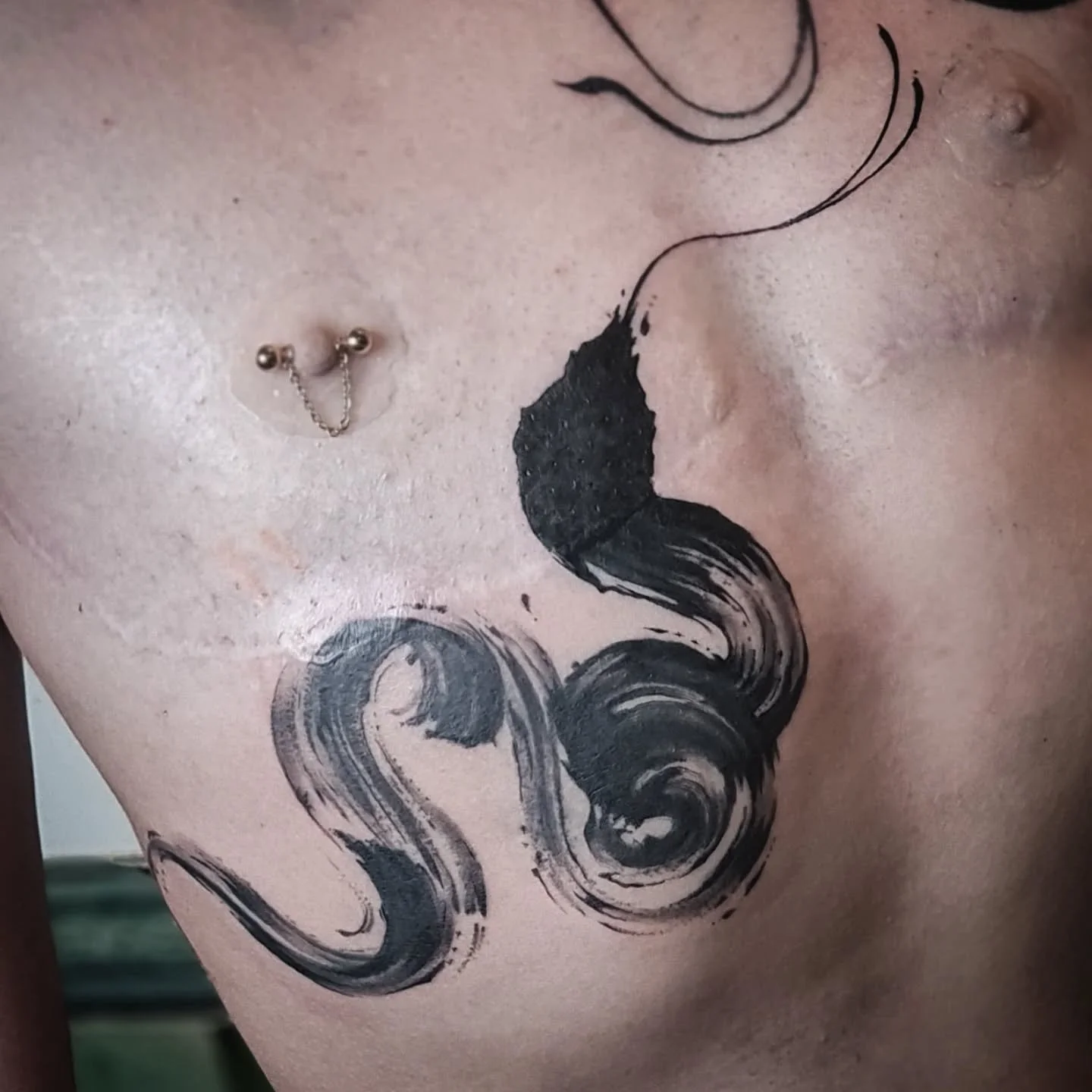 Snake from my flash last week, thanks so much for nabbing this one @fishbowl_grl !! It was a pleasure to add a pal for thr snake we did a while back on your shoulder.
It's the #yearofthesnake incase you didnt know your obliged to get a snake tattooed