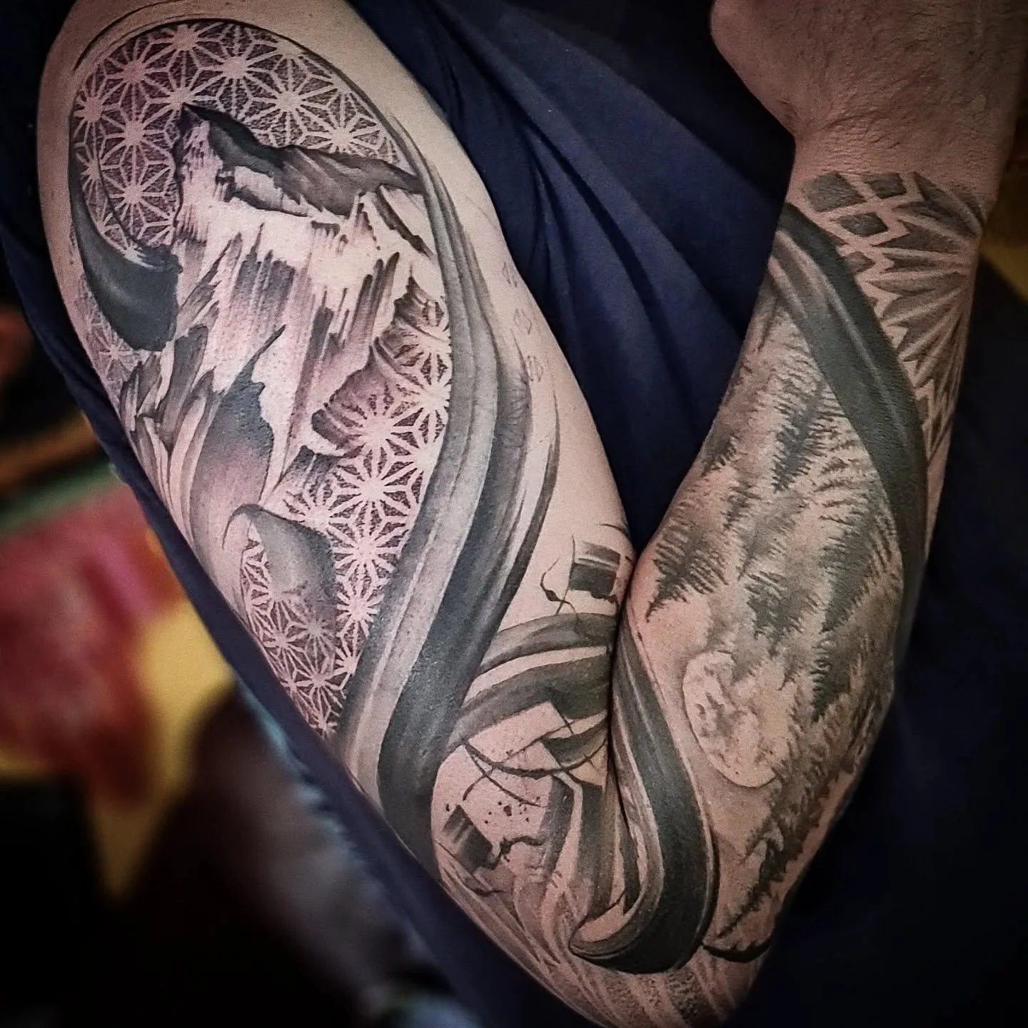 Added some geometric and brushwork mountain scene to this ongoing scenery sleeve. Thanks so much to Tyler for keeping coming back for more! I started tattooing him in a different bristol studio now he's coming to our very own @sixhandstattoo studio .