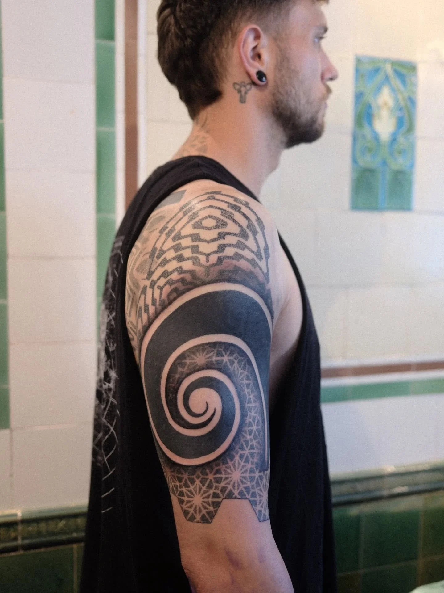Another session on Joe today. Added some patterns in the inside of the arm and got the drop shadows on the spiral... Loads more to go but a soild start.

Last bit of tattooing for now as I'm taking a bit of a break to go explore for a few weeks,

I a
