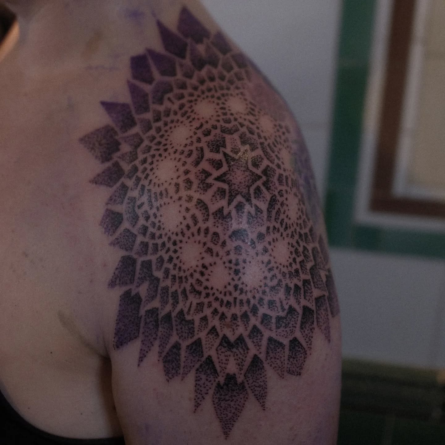 Really fun Romanesco fractal inspired shoulder tattoo done using Dotwork I think really compliments these sorts of designs. Thanks so much to Rebecca for all the trust on this as I know it was a really personal one for you.

Couldn't quite get the st