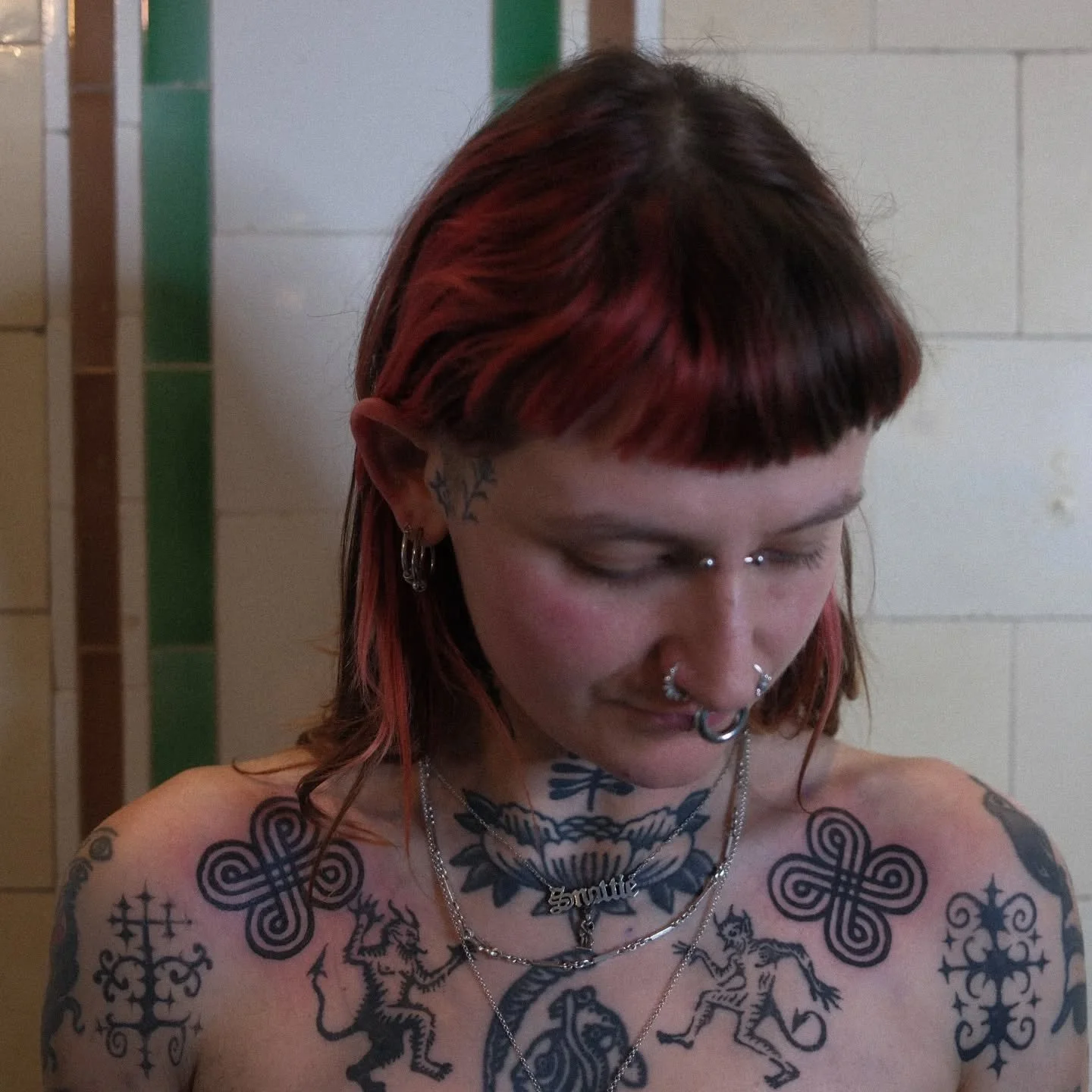 Collar adornment knotwork  from my flash for Lottie done today at @sixhandstattoo

#ornimentaltattoo #bristoltattoo #tribaltattoo #BristolTattooArtist