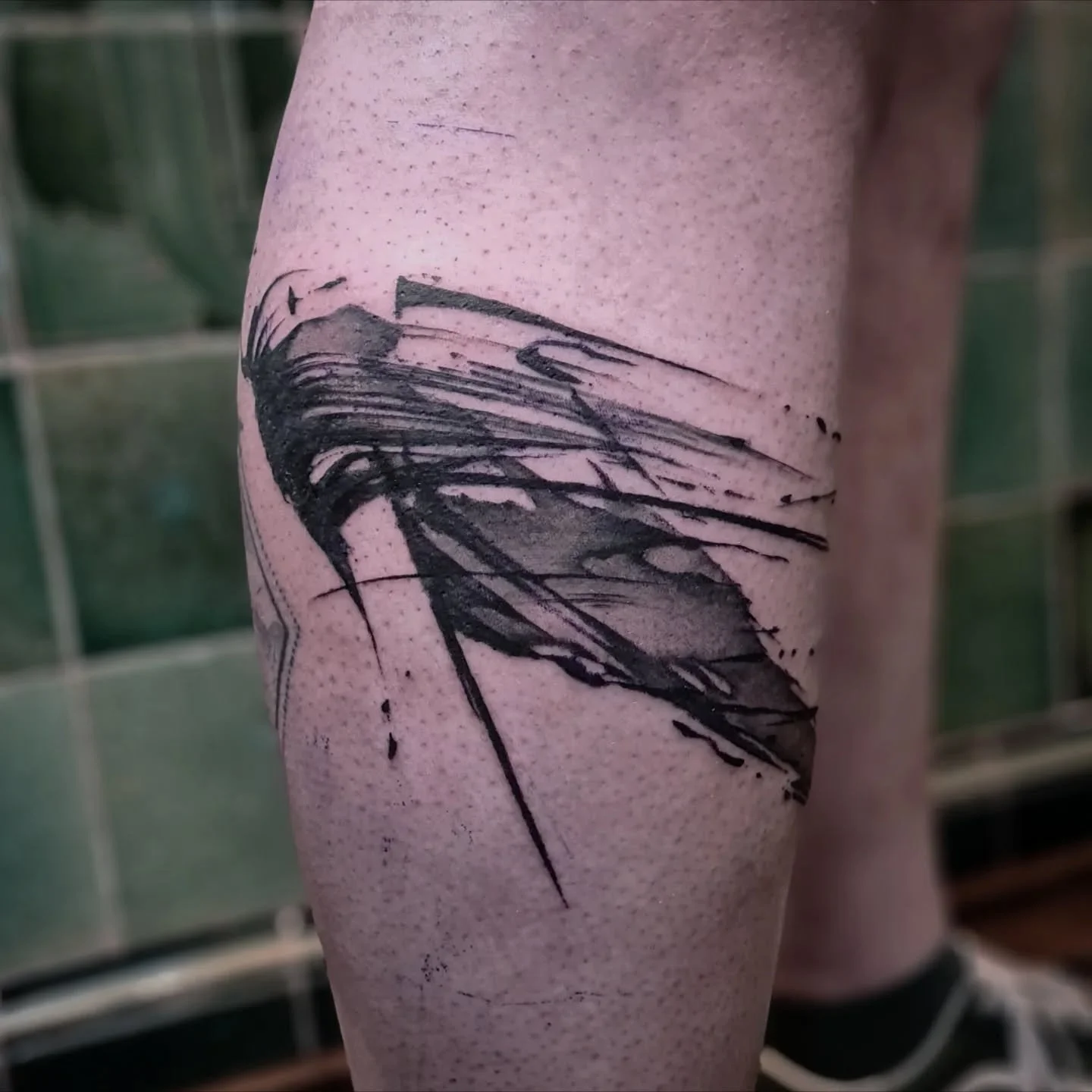 Delicate abstract brushwork band for @noratheexplorer97 last month. Framing an existing tattoo she has. Looking forward to adding some more bits! 
Dome at @sixhandstattoo