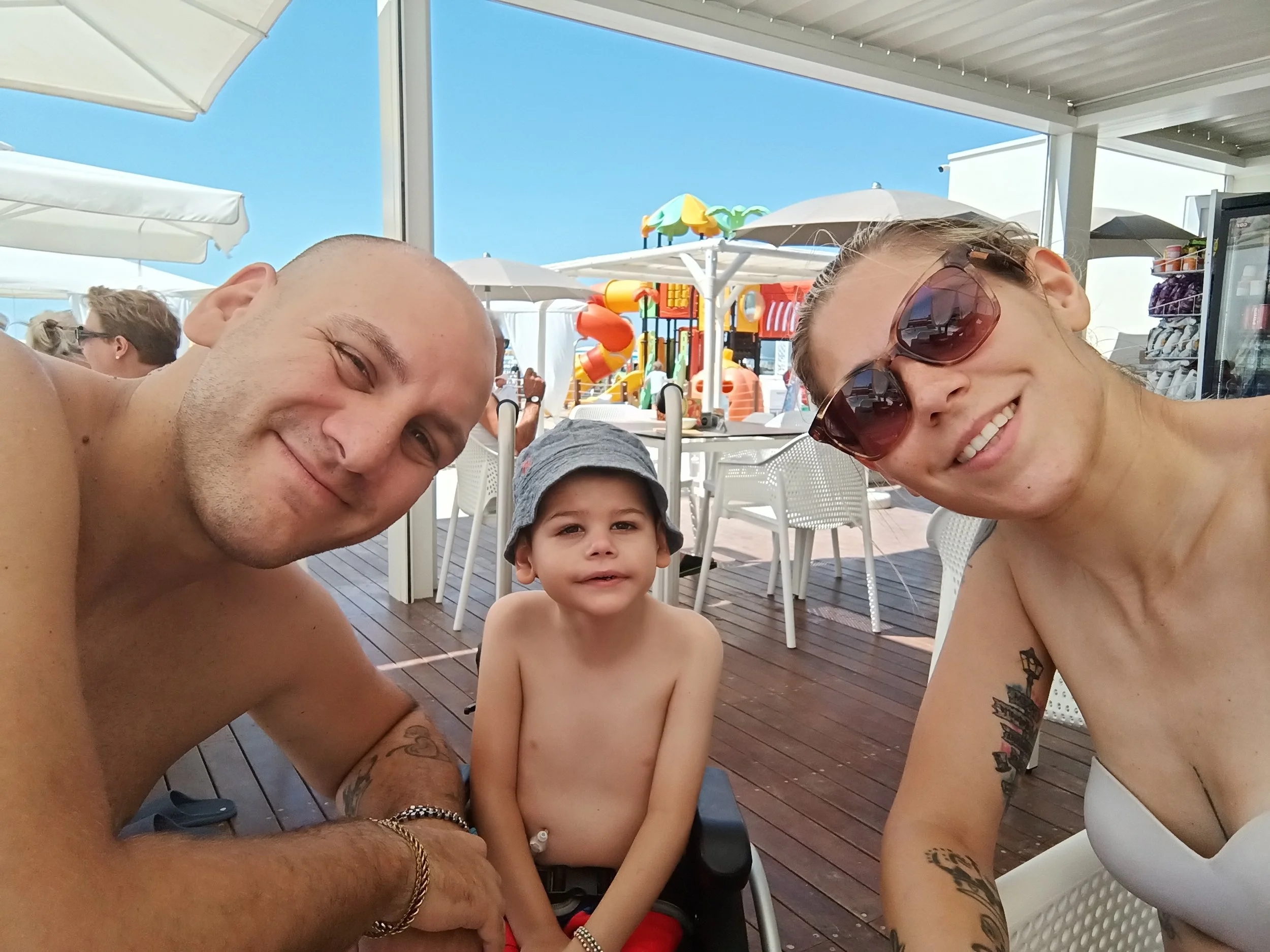 NARS1 Family - Gabriel on holiday with his mum and dad