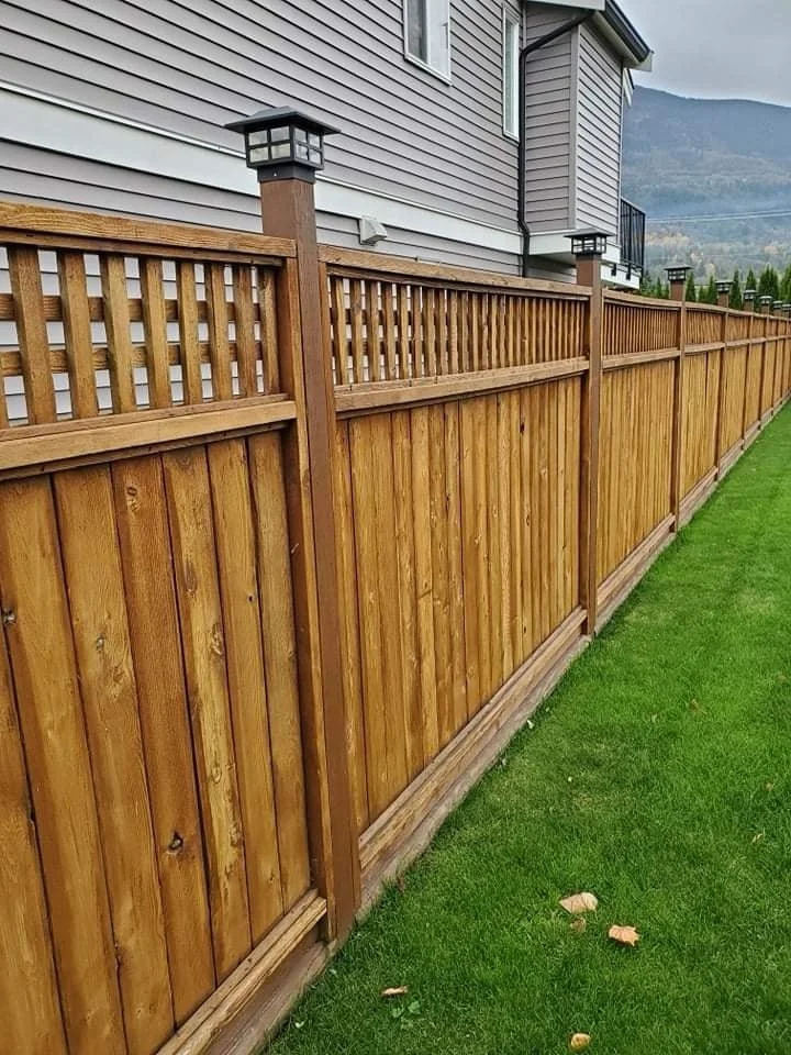 cedar fence with lattice top