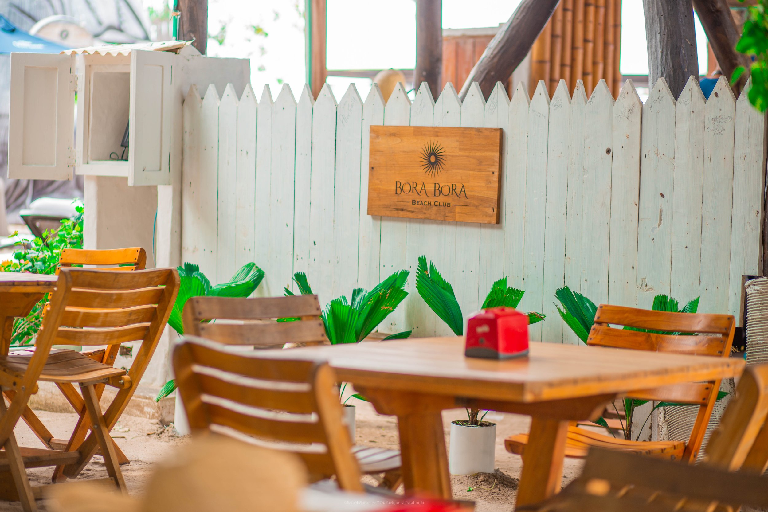 MESAS AUXILIARES .jpg