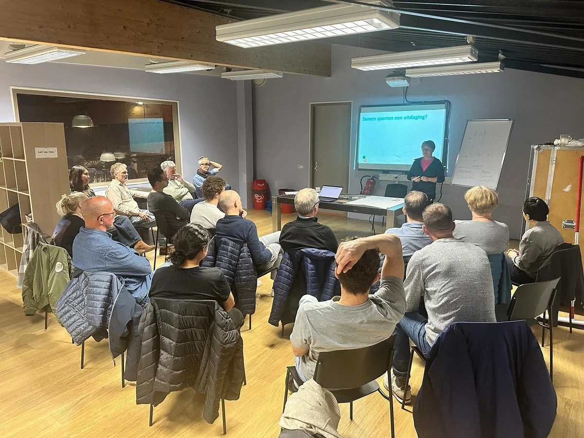 🌟 Gisteravond ontdekten we samen in de wereld van inclusieve sportteams! 🌟

Onder leiding van Sybrigje Westerhof (Opleider Samen Sporten, @gehandicaptkind Stichting Gehandicapte Kind) verzamelden alle voetbal en hockey clubs die samenwerken met Equ