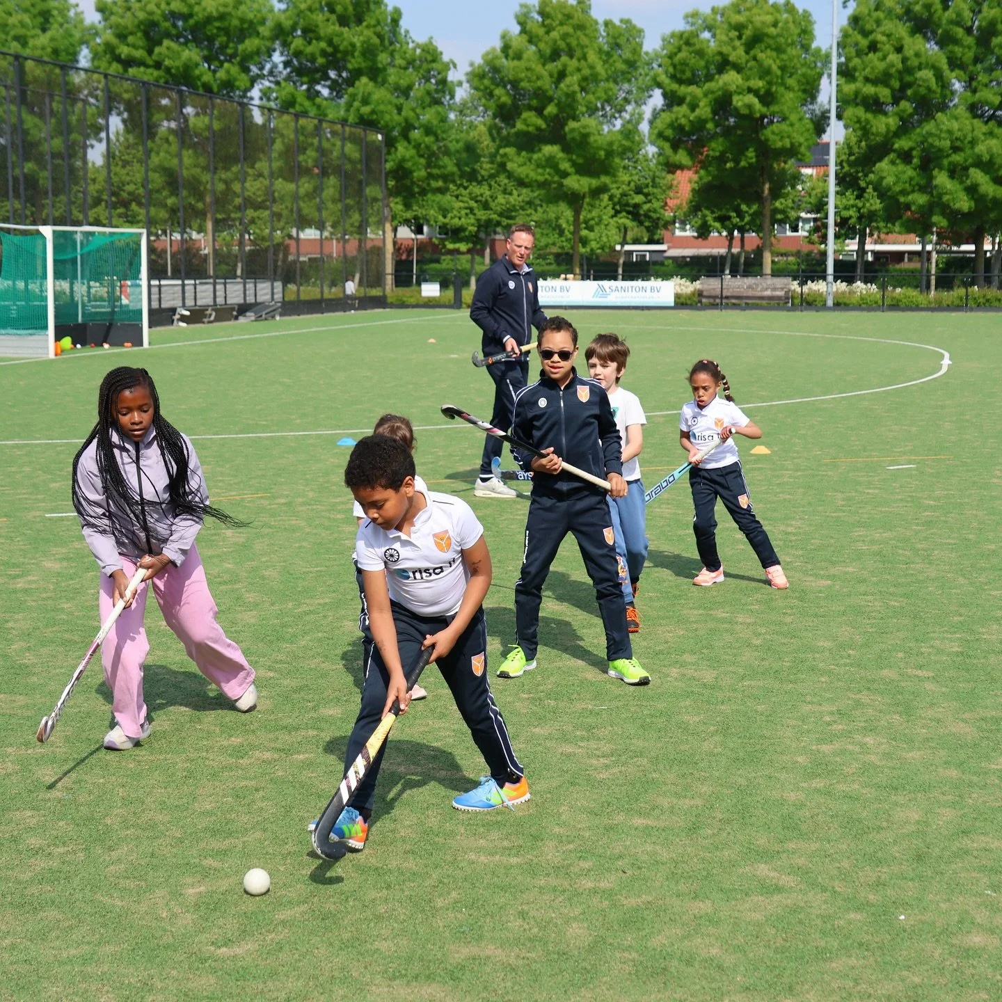 Plezier, beweging en teamwork bij HC Ypenburg 🙌
 Iedereen doet mee.

Wil je ook een keer komen? Stuur ons een berichtje!
@hc.ypenburg #inclusiefsporten #inclusion #hockeyvooriedereen