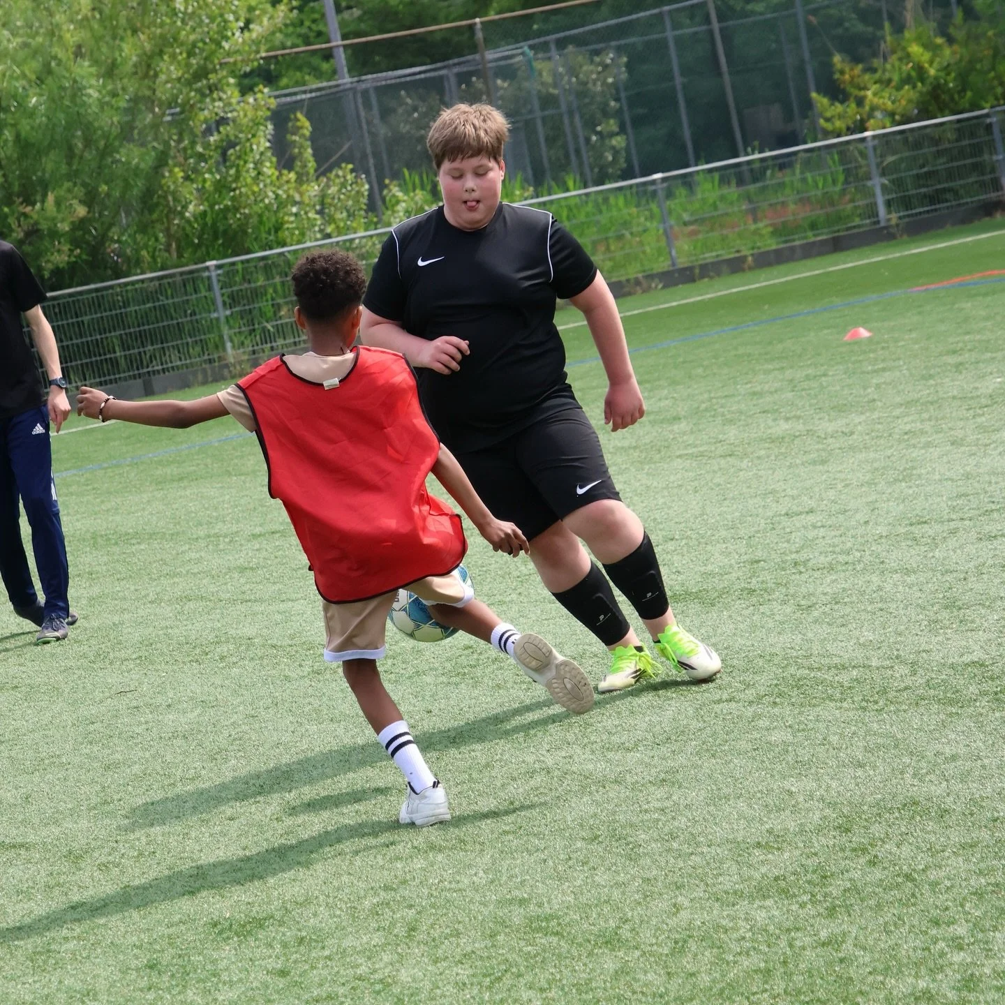 ⚽️ Wat een heerlijke training vandaag bij DSV Concordia in Delft 

Rennen, passen, dribbelen, samenwerken en vooral veel plezier op het veld 😊

Bij het inclusieve team van Concordia sporten kinderen samen in een veilige, gezellige en laagdrempelige 