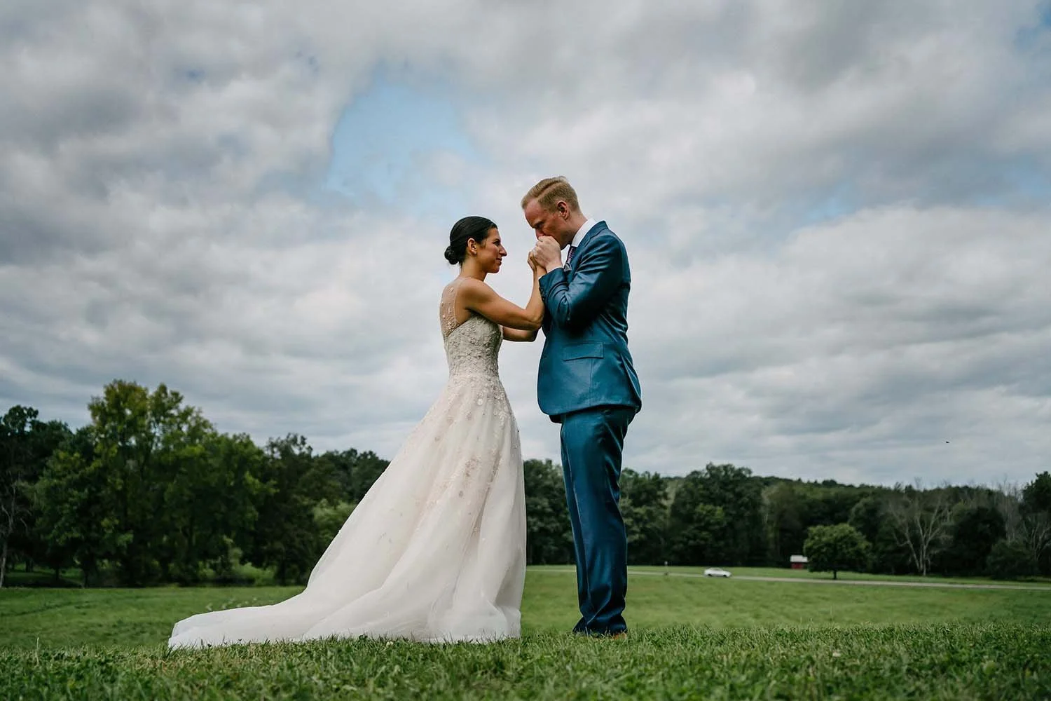 SHOULD YOU DO A FIRST LOOK ON YOUR WEDDING DAY