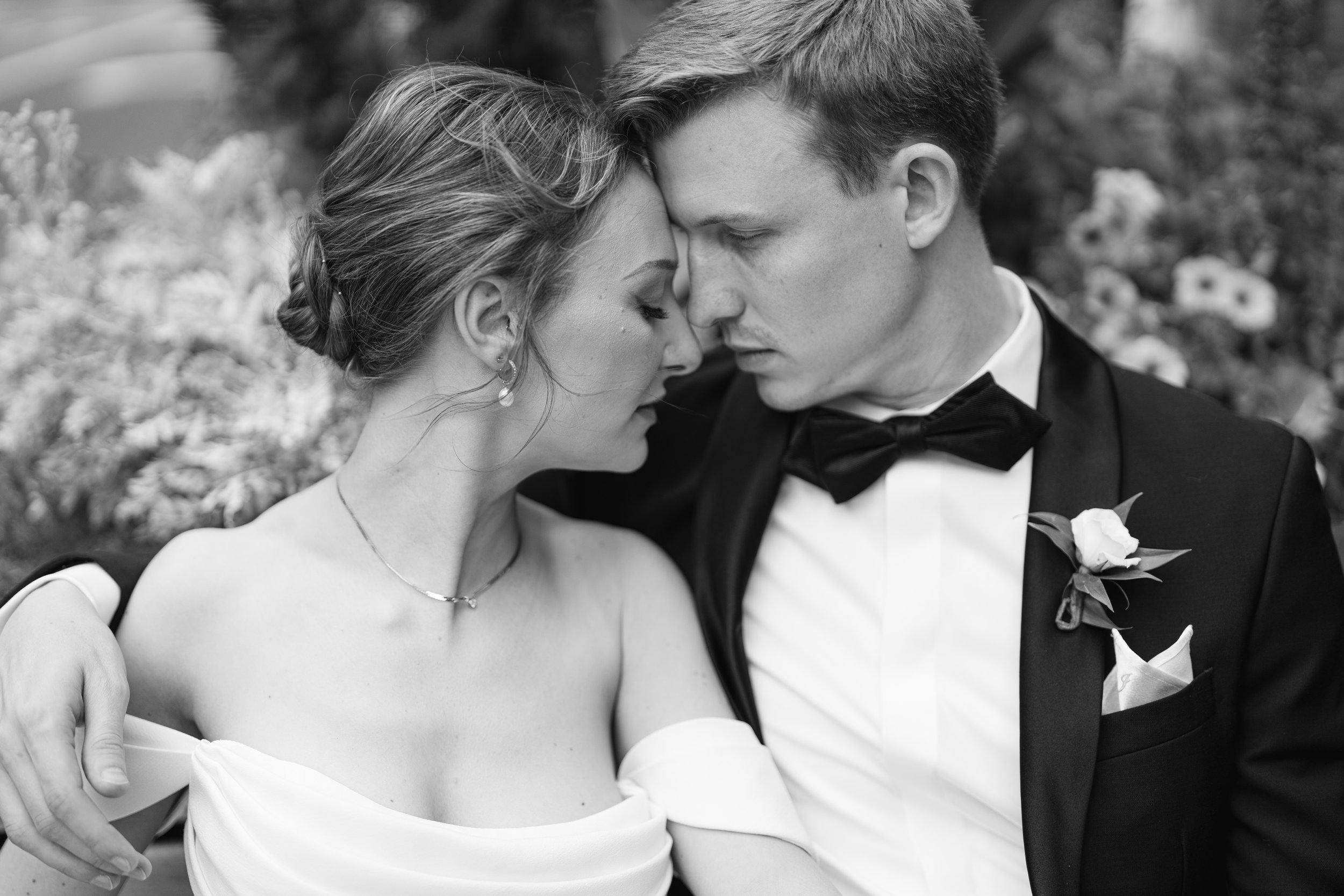 Hudson Valley wedding photographer Diane Stredicke captures ceremony at the Senate Garage in Kingston NY