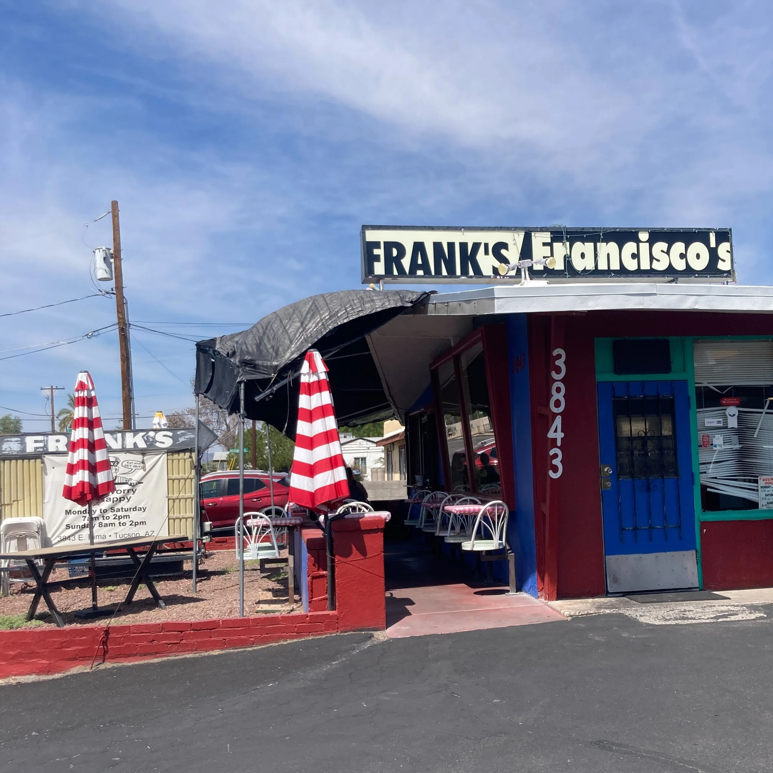#localsupportinglocal @buttonbrewhouse 

Soooo good! Frank&rsquo;s / Francisco&rsquo;s is our diner of choice! #franksfranciscostucson