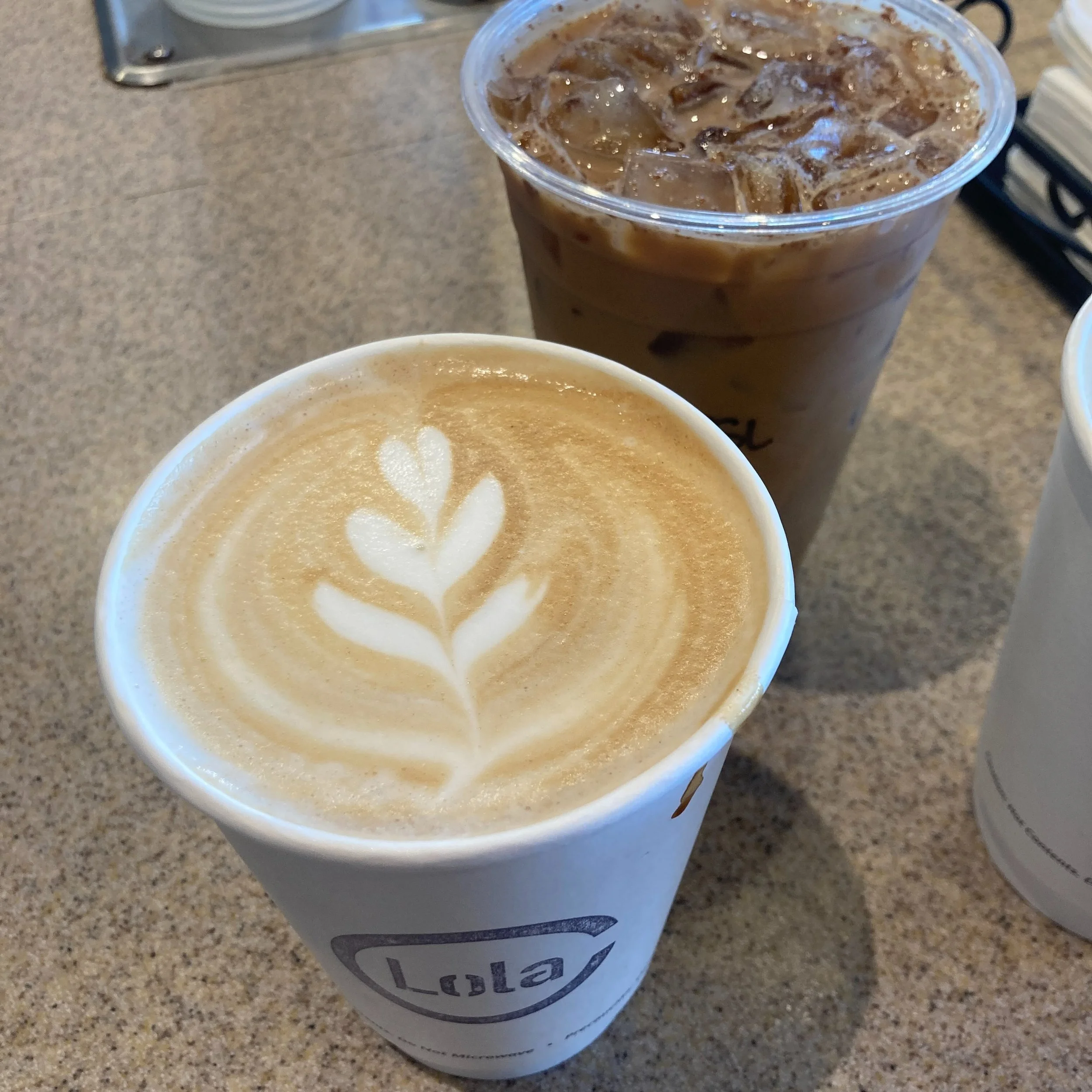 @lolacoffeebar Button Brew House #localsupportinglocal 
@glendaleazchamber #gohawks💙💚