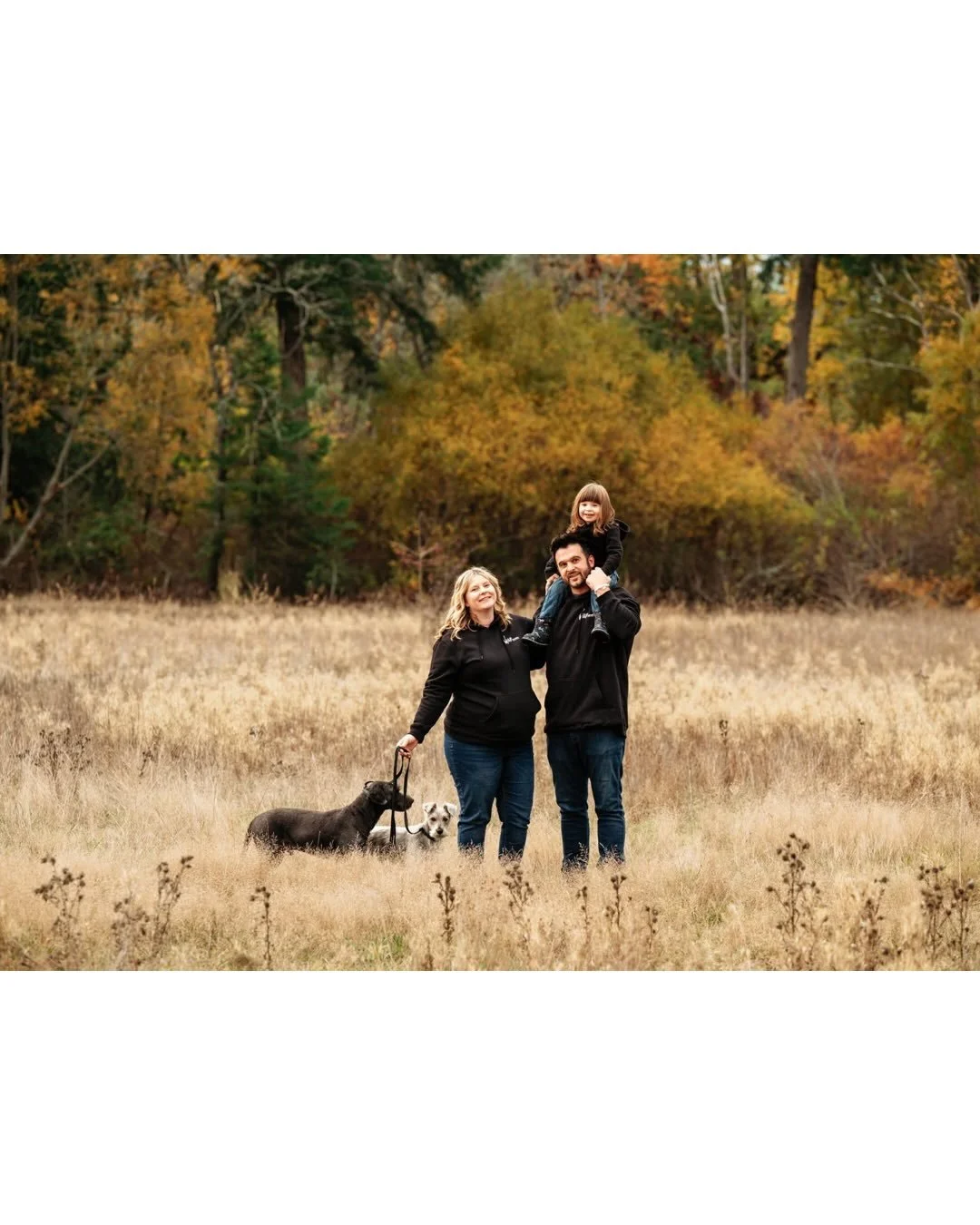 This was such a fun session with my friend Emma and her beautiful family! Emma and I go way back to our early teenage days when we&rsquo;d spend every summer with my cousin as well riding horses together and basically living at the barn in the summer