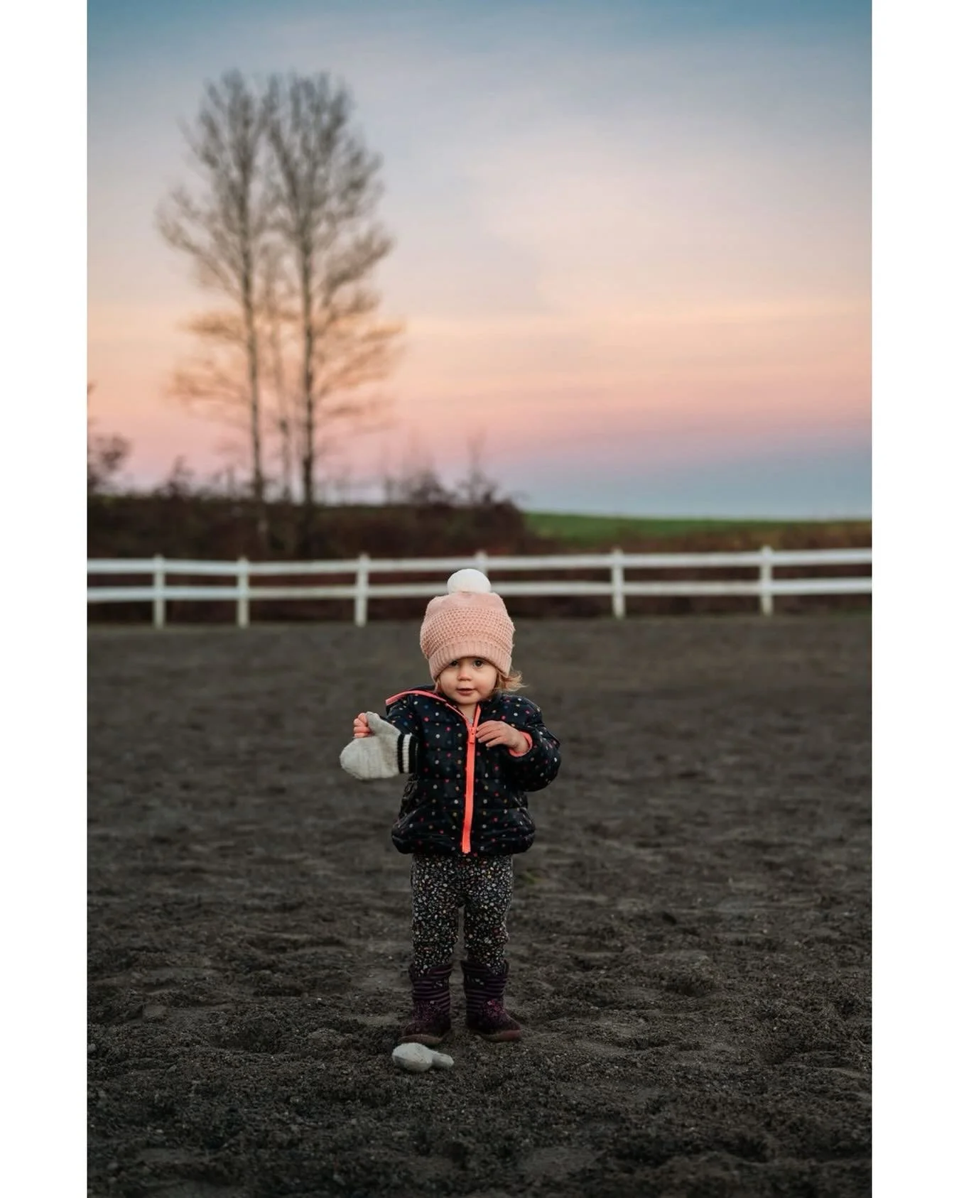Throwback to last winter and Reya learning all about mittens and how she&rsquo;d prefer not to wear them 😅
.
.
.
#tbt #clickcommunity #childhood