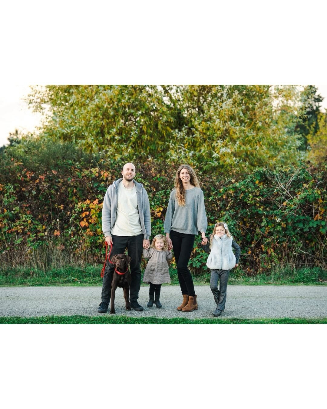 Thank you so much to @jhphoto for our family photos from this year! Special times with the girls being able to ride Jed with me. And huge thanks to Jed&rsquo;s family @mkmae_j for letting us ride him&mdash; the girls adore him and he is such a sweet 