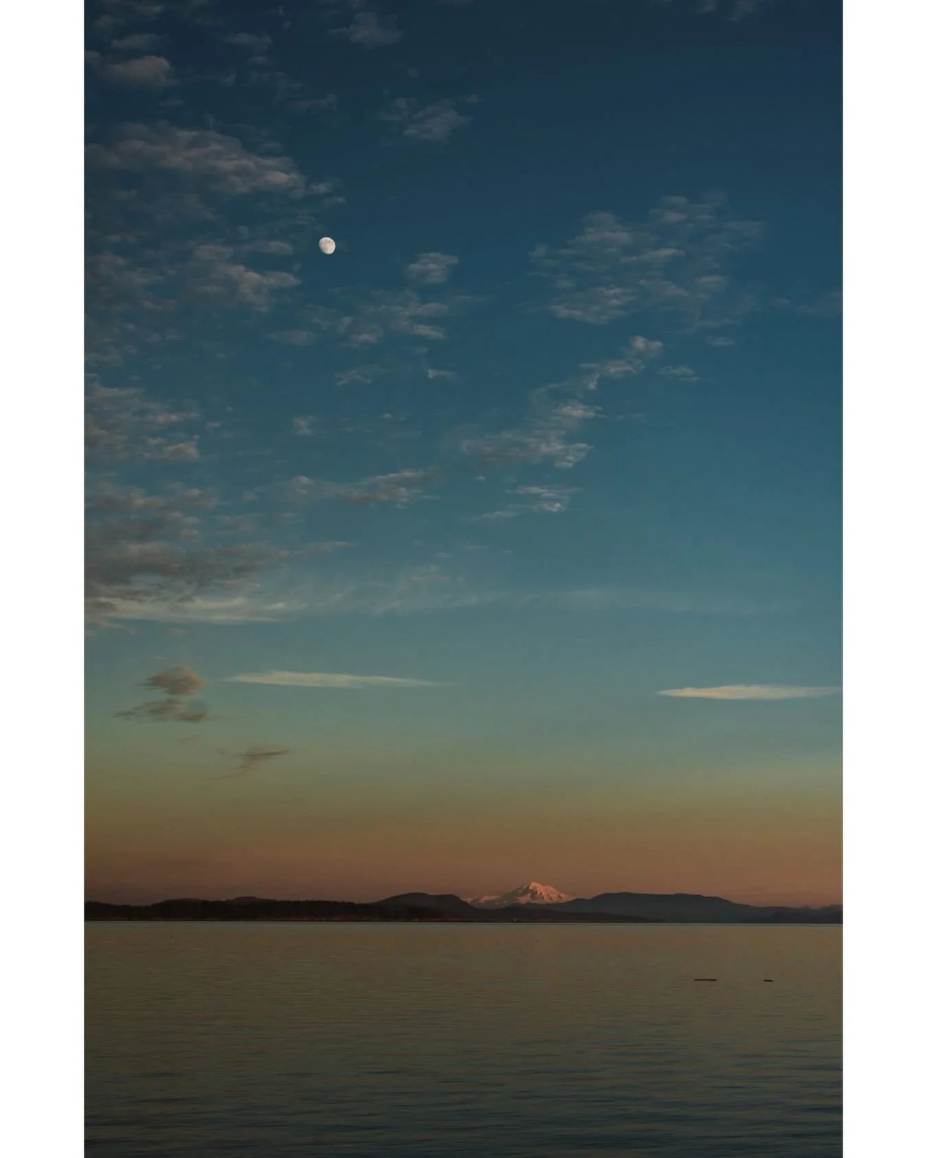 Sunset in Sidney earlier this month. The world is once again feeling especially dark and heavy these days for so many reasons. 

 I&rsquo;ll continue to look for the beauty and light wherever I can
.
.
.
#sidneybc #victoriaphotographer #nikoncanada