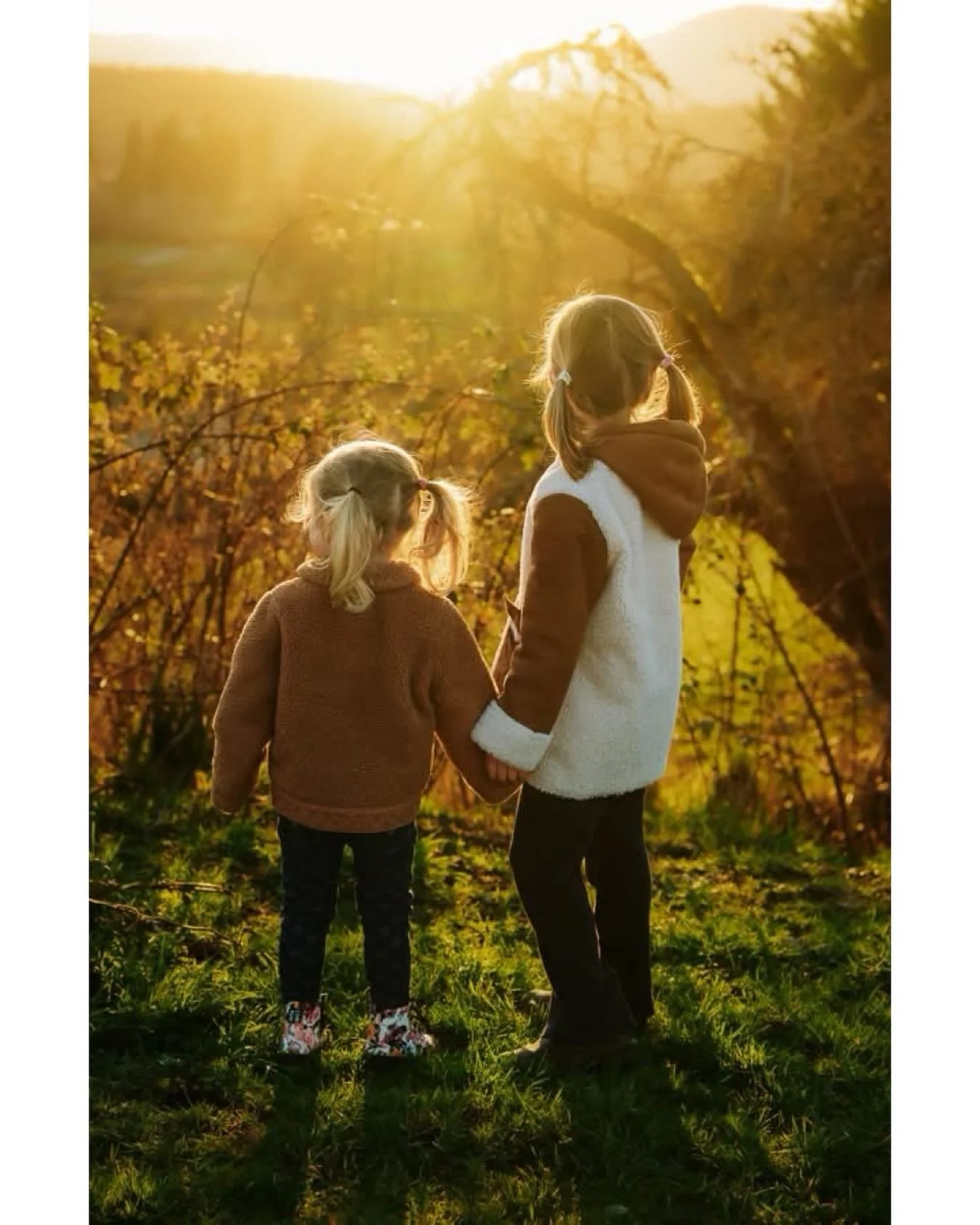 Sisters watching the winter sunset in the neighbourhood. 
.
.
.
#sisters #familyphotography #motherhoodmoments #getoutside #childhoodunplugged
