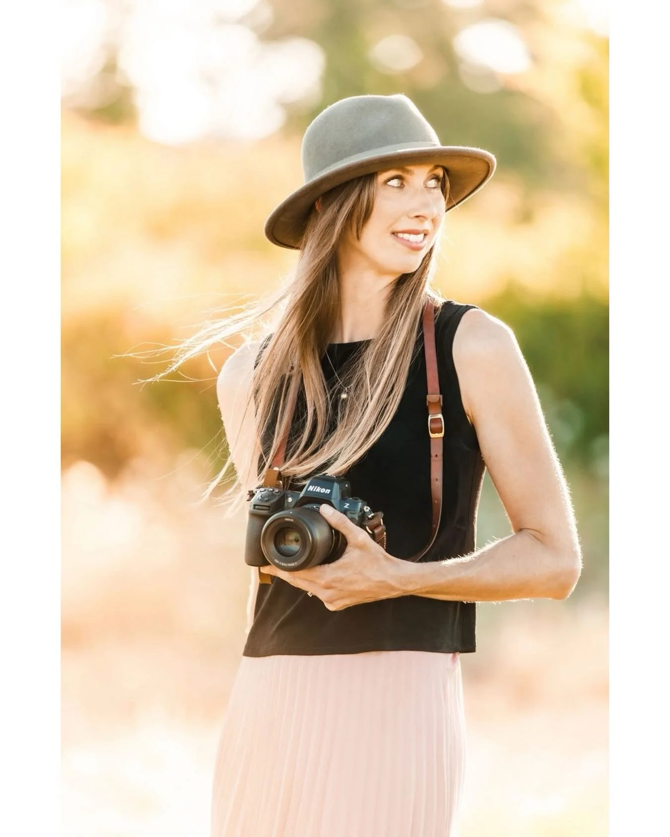 It has been a very long time since I did a little Introduction and there are a lot of new faces on here (thank you for following my work!) Special thanks to @westcoast_equestrian for the new headshot! 

A little bit about me... 

I absolutely love ph