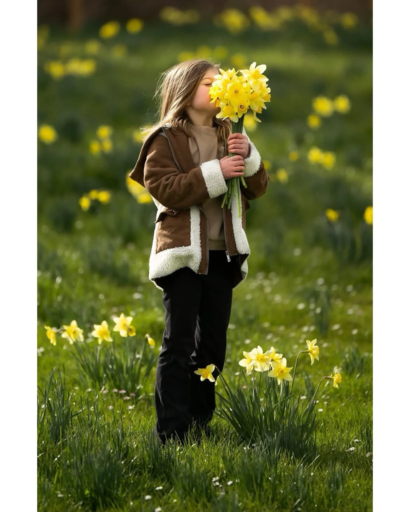 Always, always stop to smell the flowers. This time of year is my favourite. The longer, lighter evenings, the sunshine, the spring showers, the vibrancy of the colours, the earth re-awakening. We are all so ready for spring around here! 
.
.
.
#spri