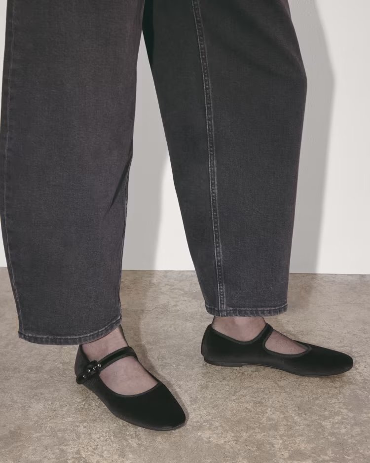 womens-day-buckle-mj-black-velvet.jpeg