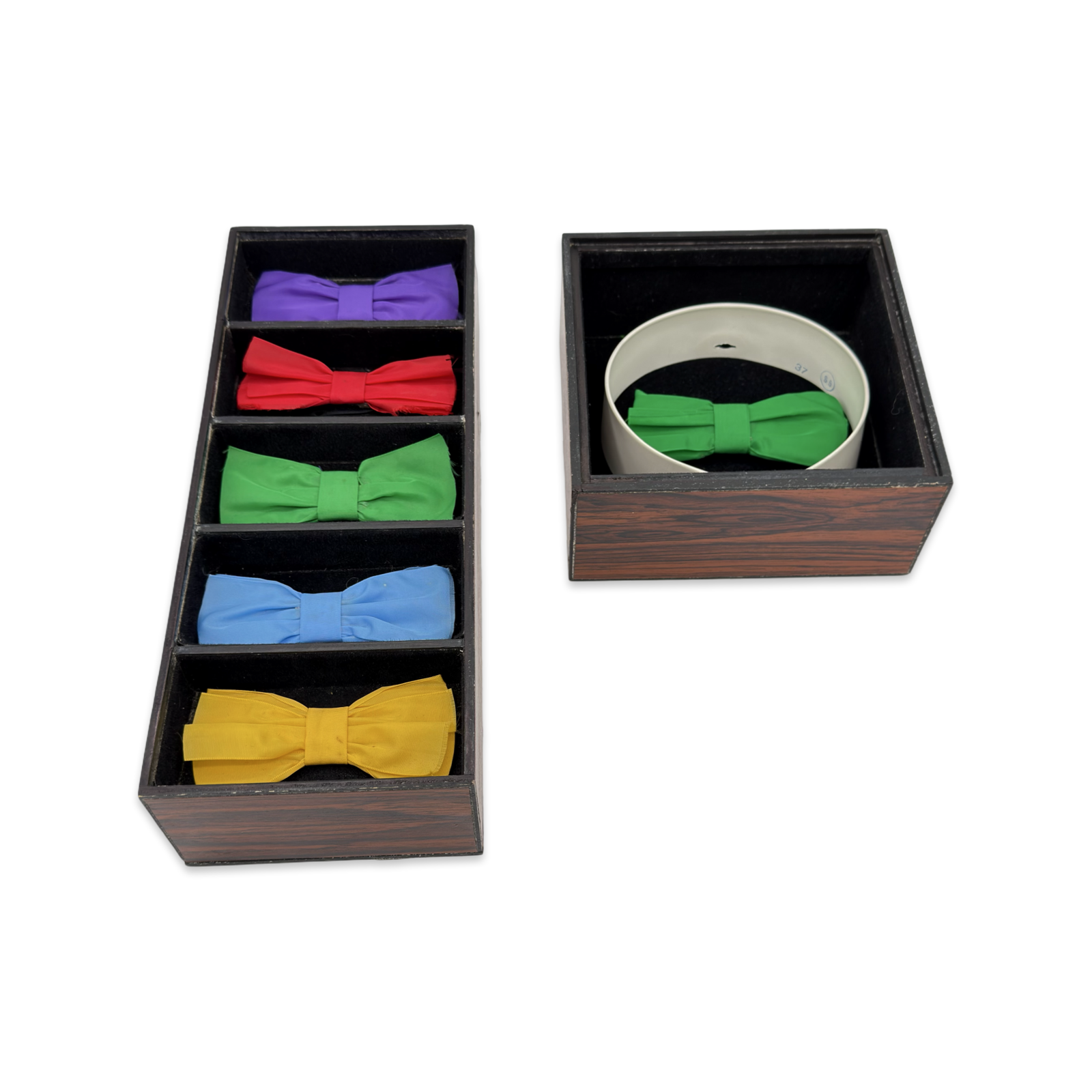 Bow-Tie Mystery. Harries, 1989.