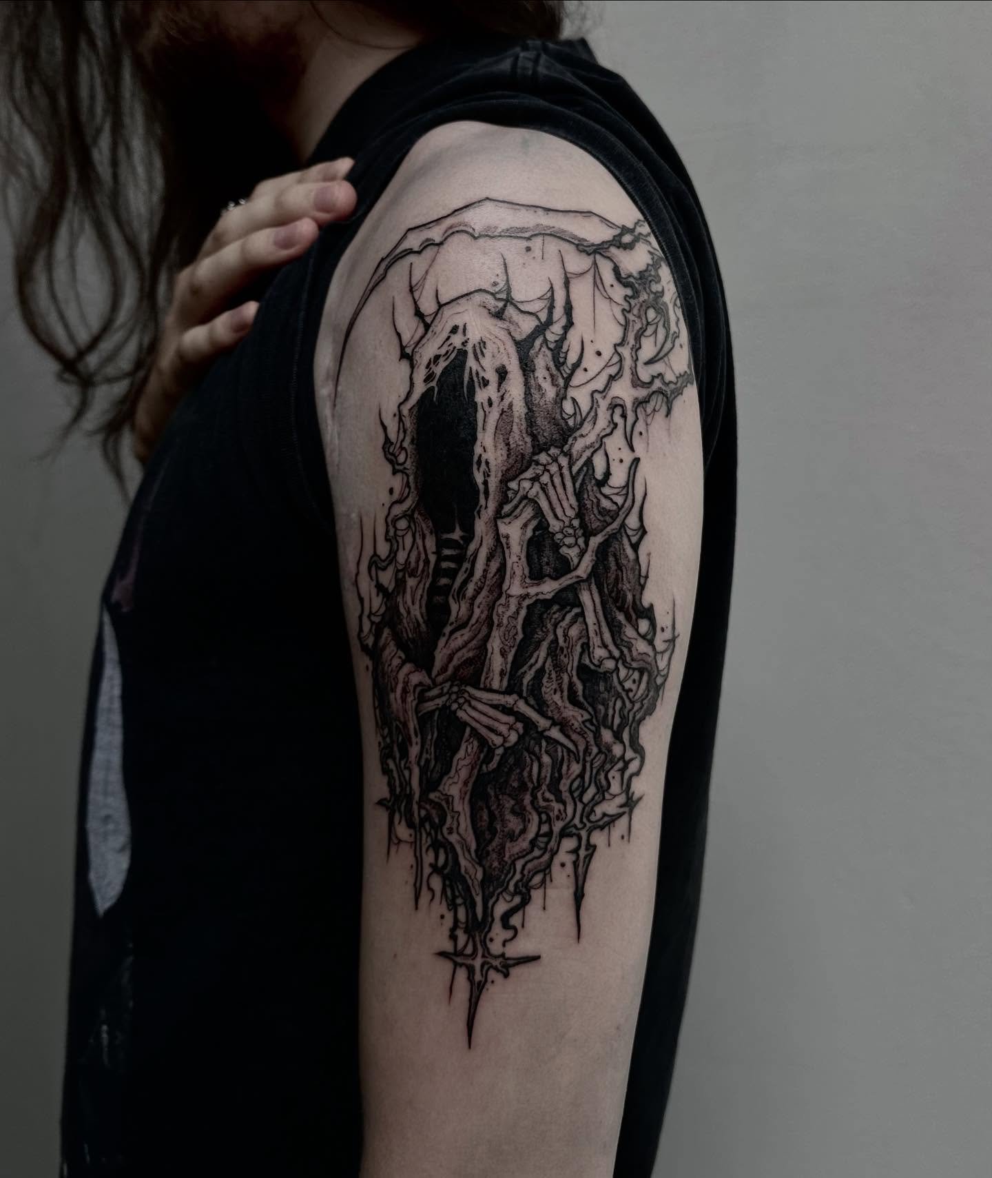 Faceless reaper for Merijn 🕸
Done on my guestspot at @artoriumink in Brugge 🙌🏻🖤
Thank uuuu 

Books open in Amsterdam @honeyhoney.tattoo