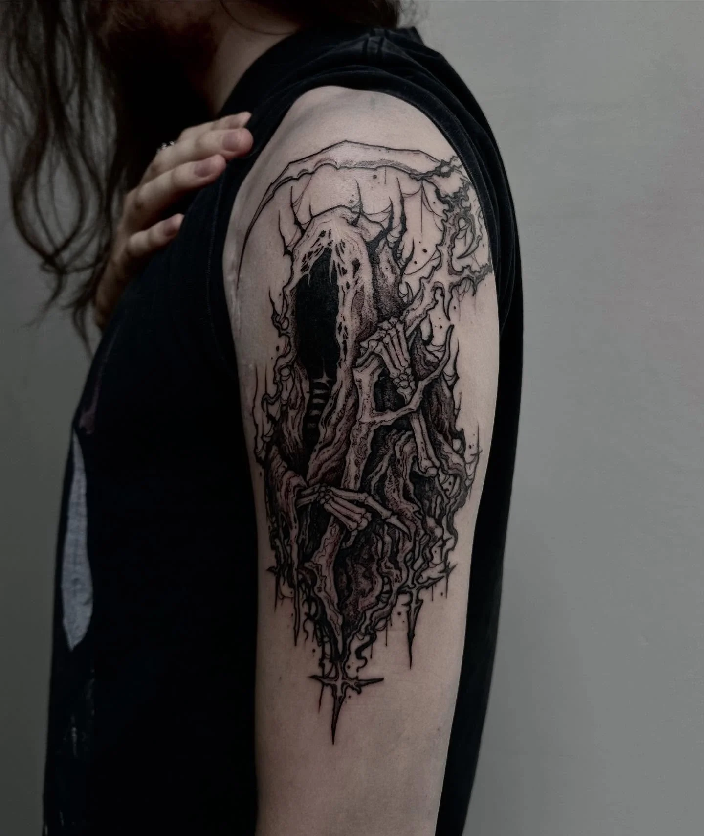 Faceless reaper for Merijn 🕸
Done on my guestspot at @artoriumink in Brugge 🙌🏻🖤
Thank uuuu 

Books open in Amsterdam @honeyhoney.tattoo