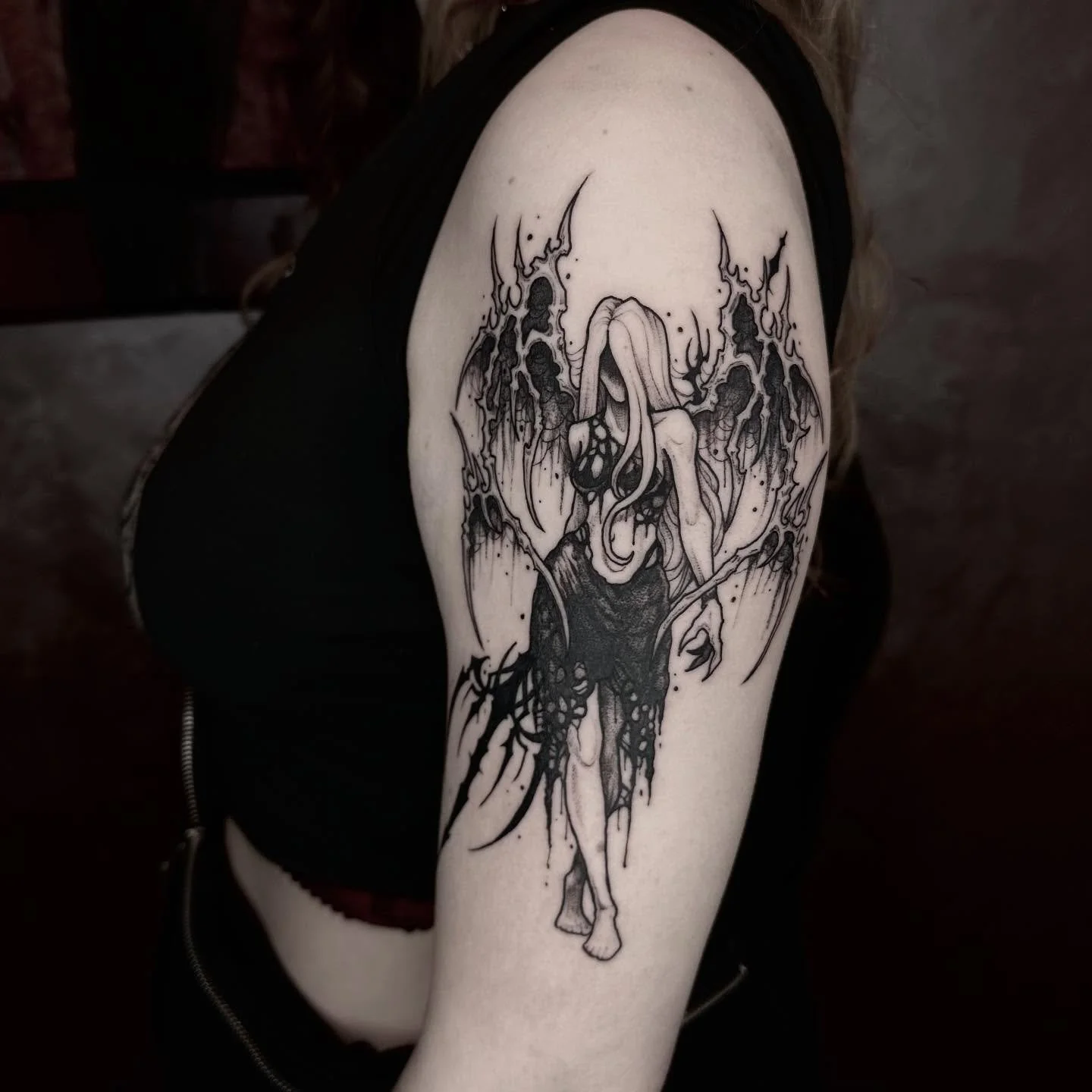 Dark angel 🖤⛓️&zwj;💥💀
Done at my guest spot at @vagevuurtattoo in Delft 🫶🏻
Thank you Kim for the trust 🫶🏻